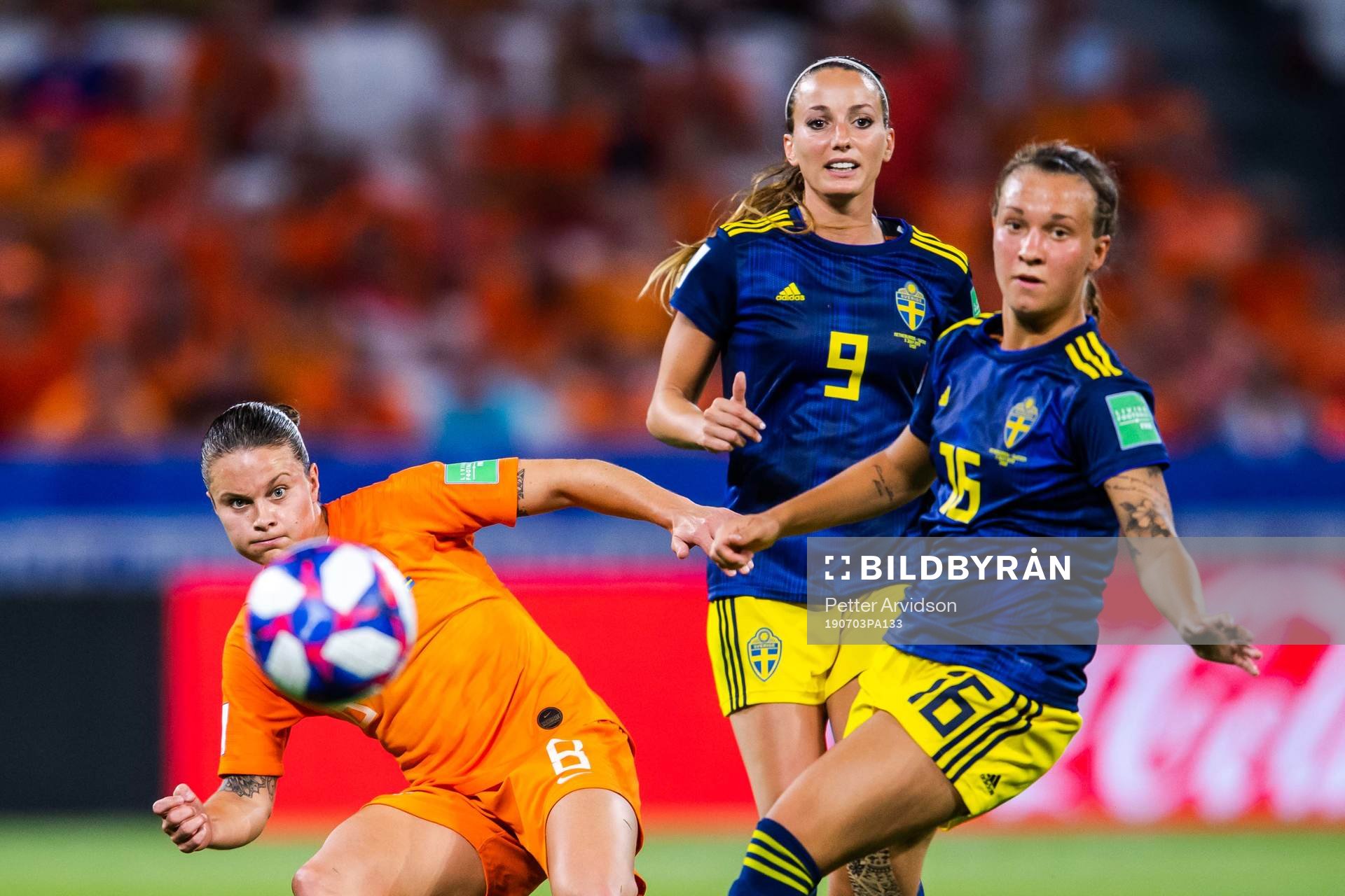 Kosovare Asllani and Julia Zigiotti Olme of Sweden against