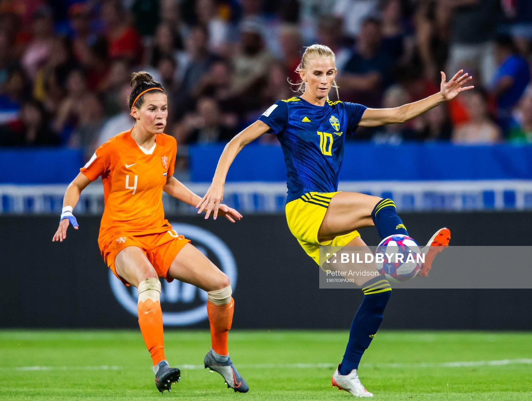 Merel Didi Van Dongen of Netherlands and Sofia Jakobsson of