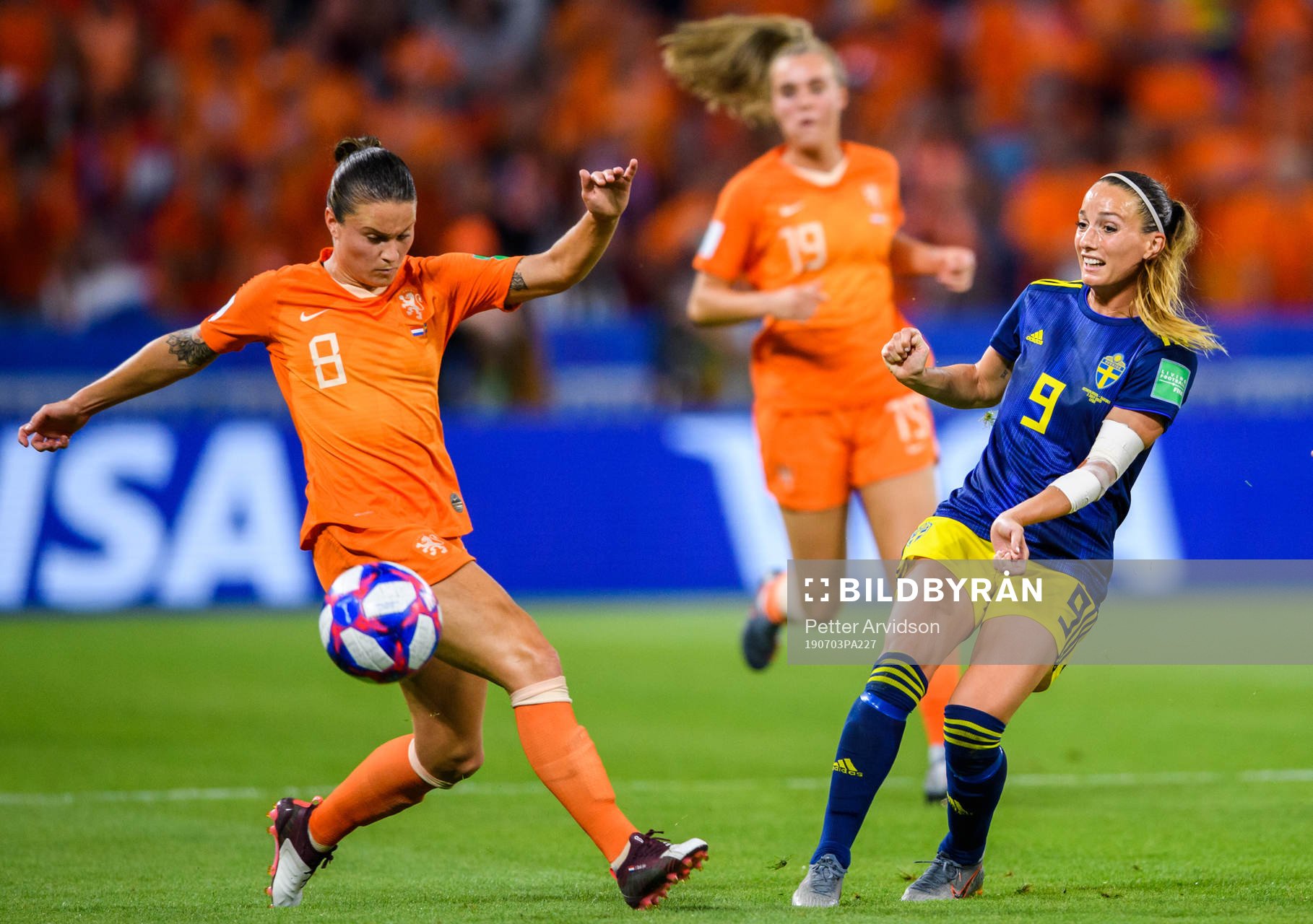 Sherida Spitse of Netherlands and Kosovare Asllani of Sweden