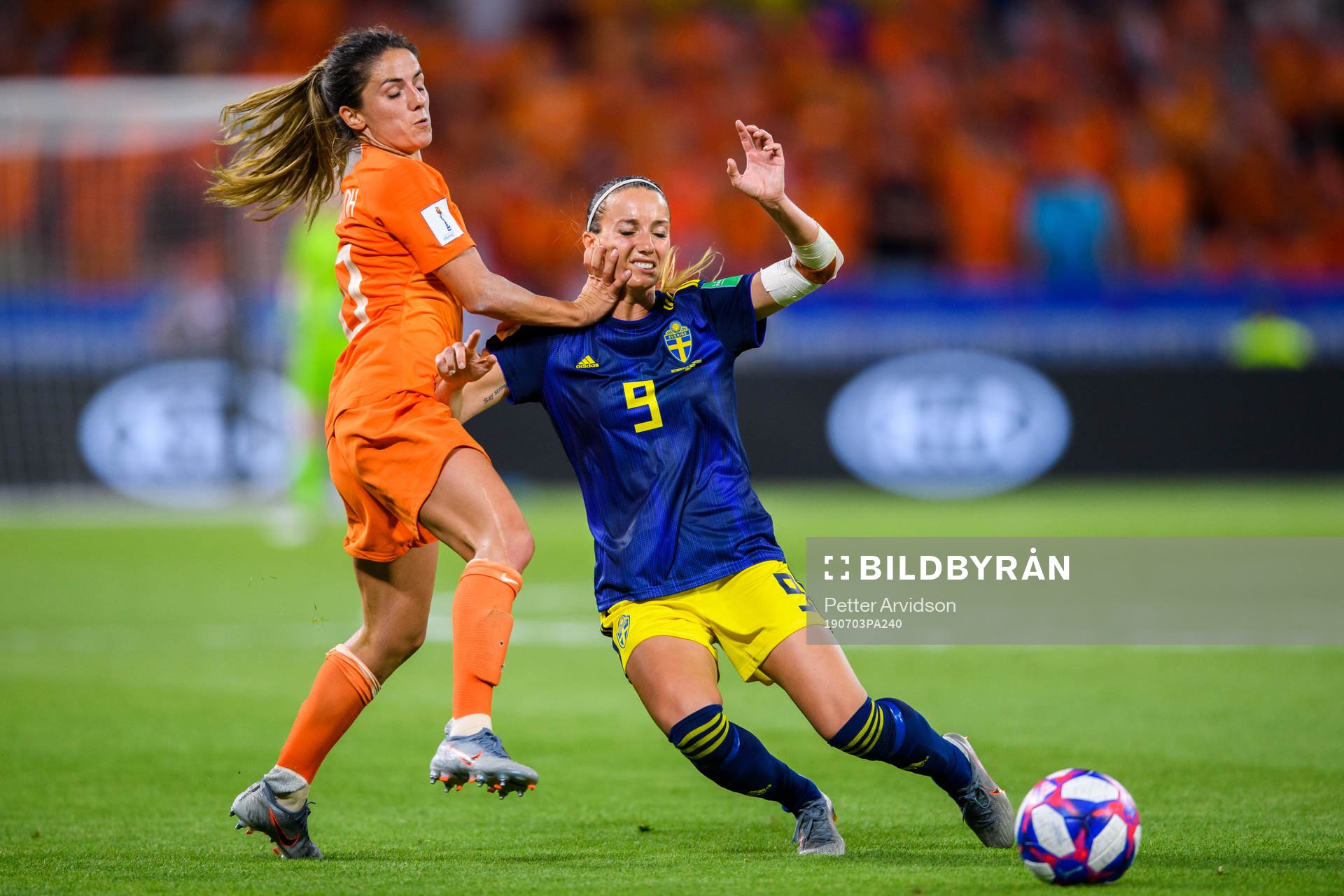 Daniëlle Van De Donk of Netherlands and Kosovare Asllani