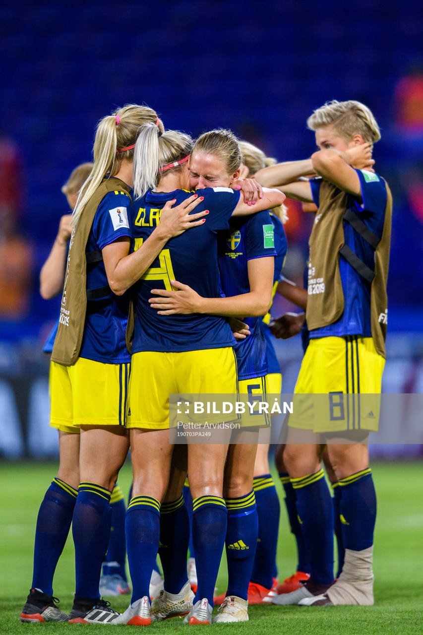 Hanna Glas and Magdalena Eriksson of Sweden in tears