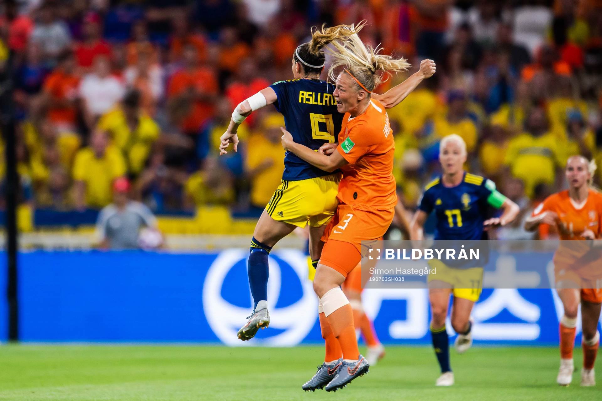 Kosovare Asllani of Sweden and Stefanie Van Der Gragt of