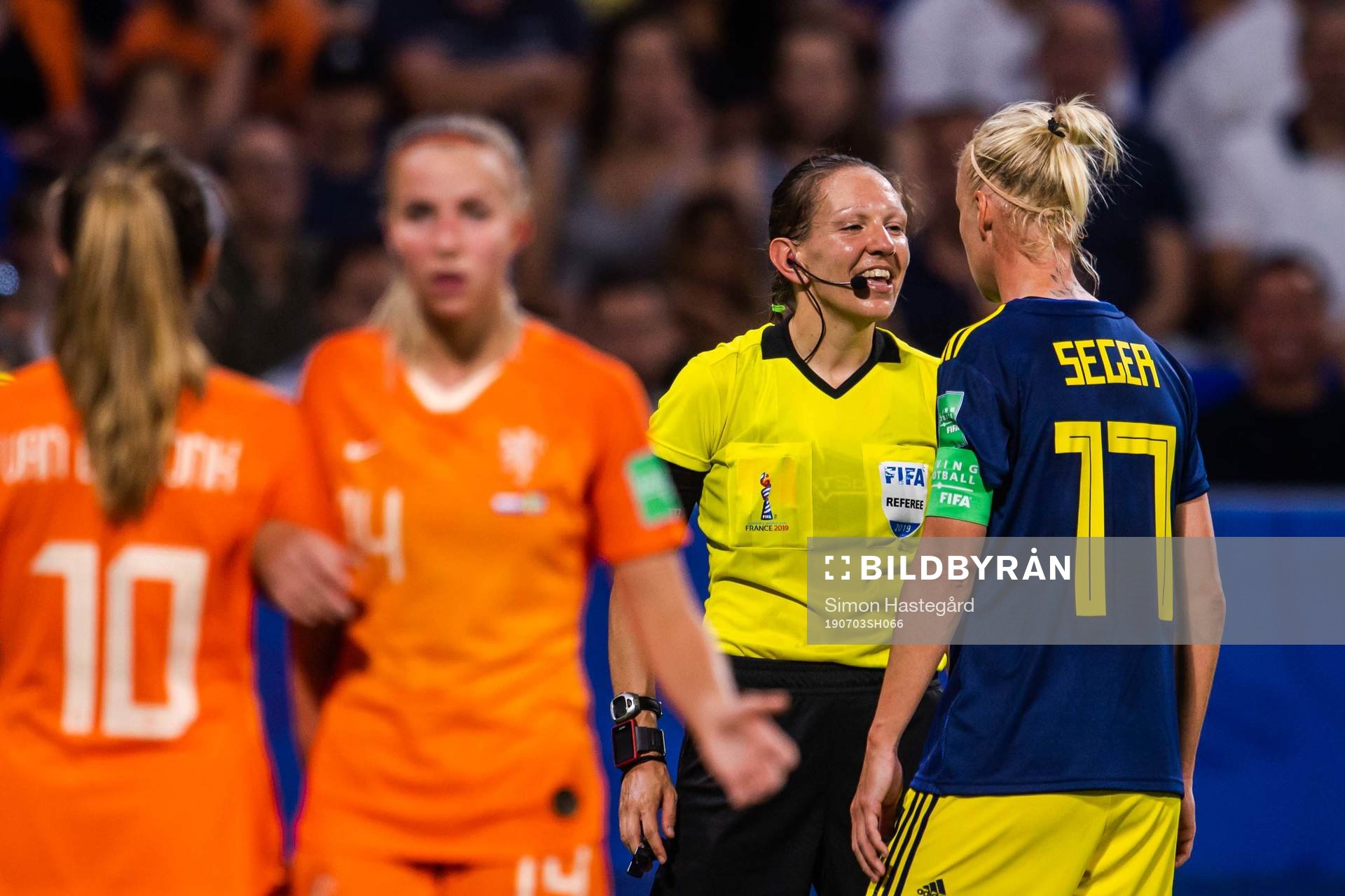 Caroline Seger of Sweden in a conversation with referee