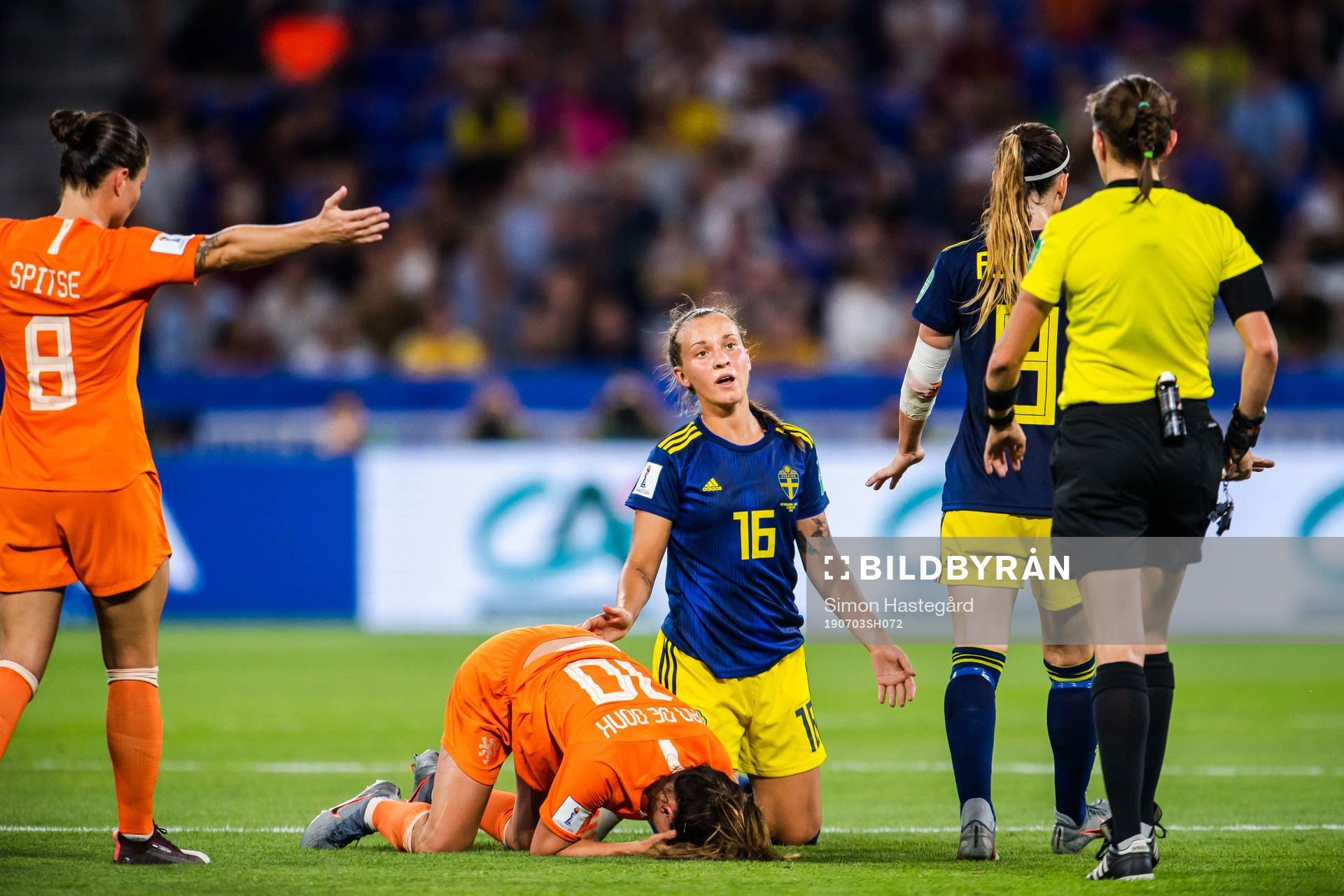 Julia Zigiotti Olme of Sweden receives a warning