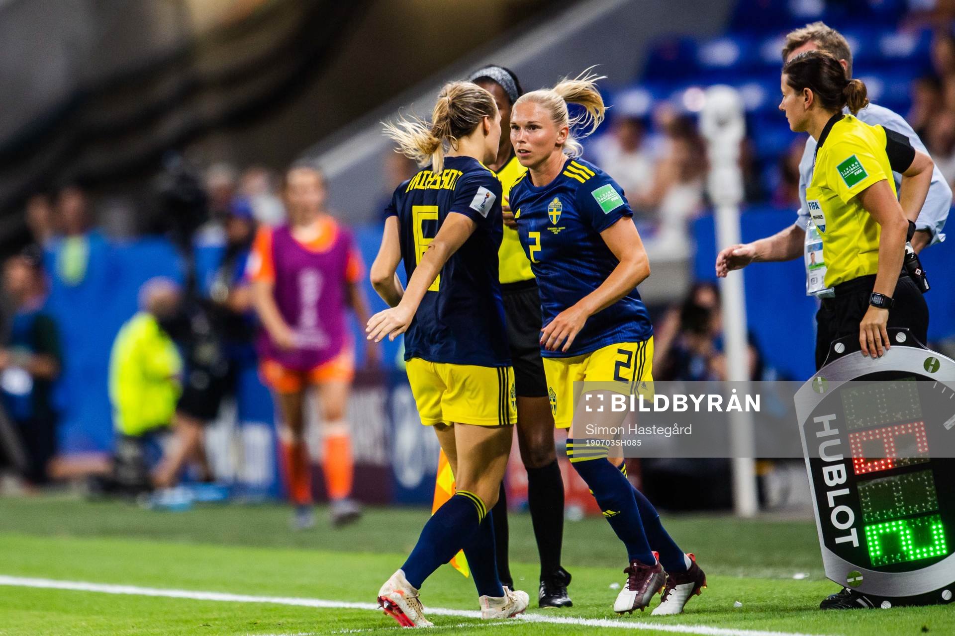 Magdalena Eriksson changes with Jonna Andersson of Sweden