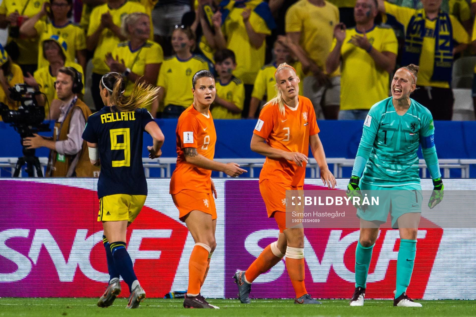 Anna Margaretha Marina Astrid Miedema, Stefanie Van Der