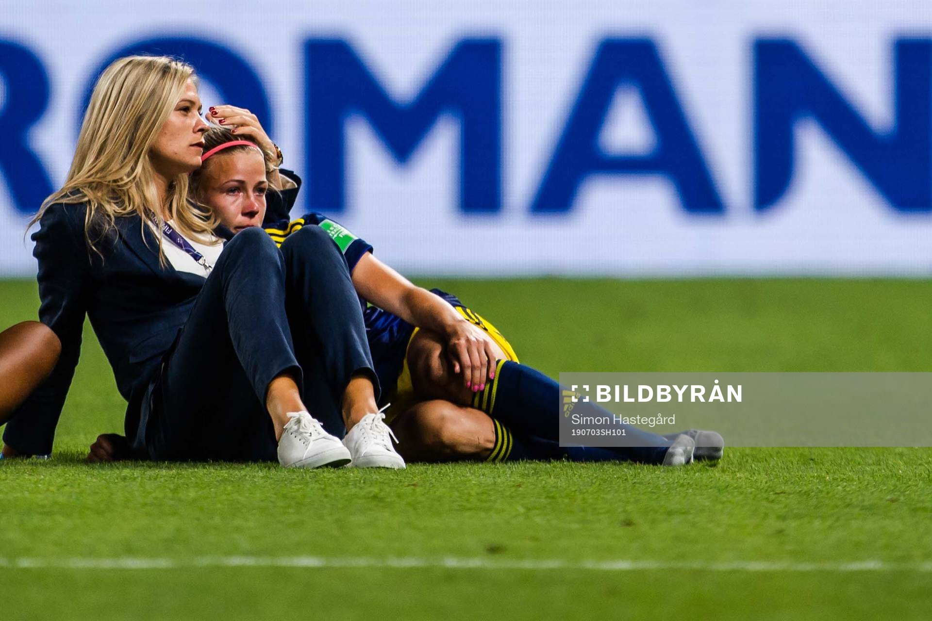 Fridolina Rolfö and Hanna Glas of Sweden in tears