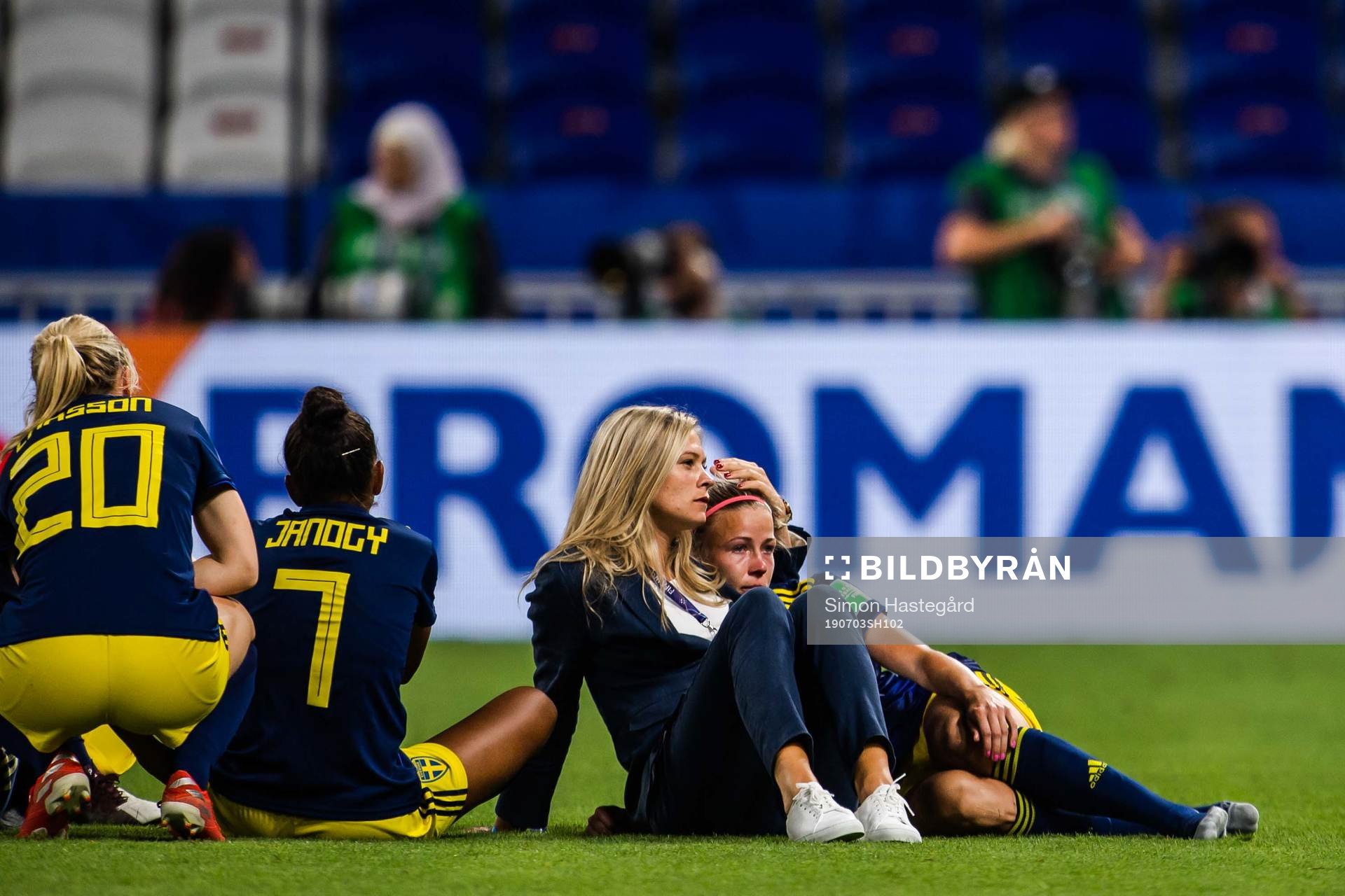 Fridolina Rolfö and Hanna Glas of Sweden in tears