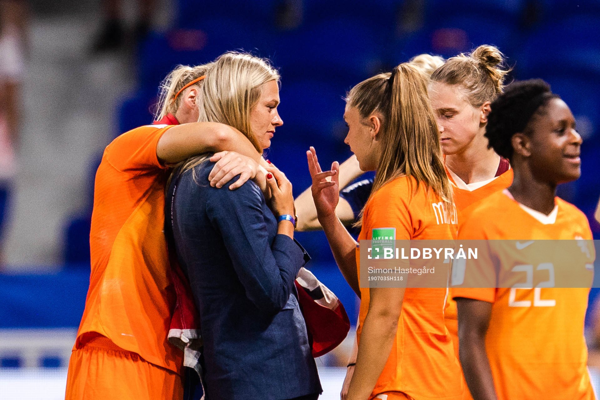 Fridolina Rolfö of Sweden with players of Netherlands