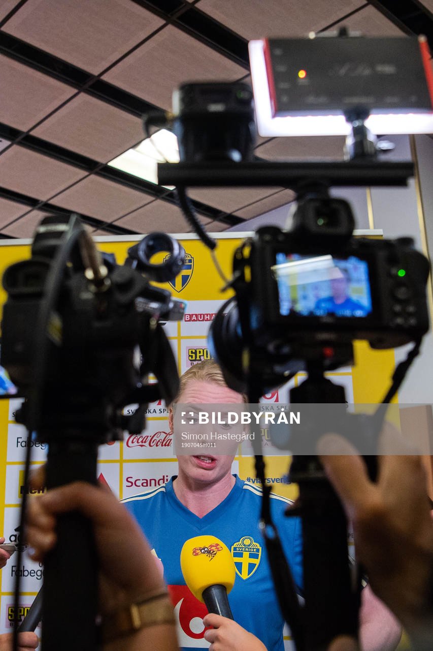 Goalkeeper Hedvig Lindahl of Sweden