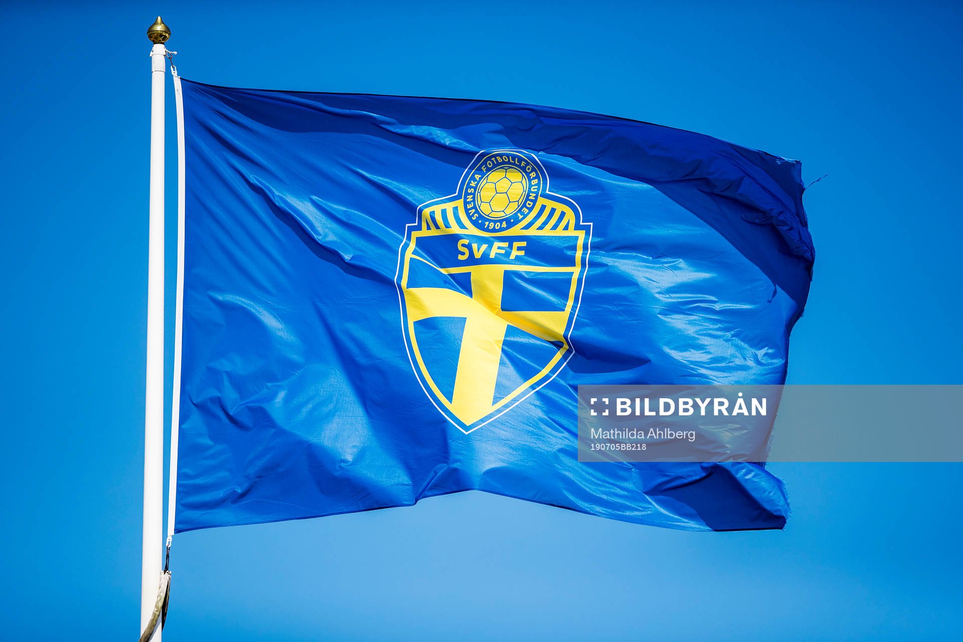 En flagga med Svenska fotbollsförbundets logga