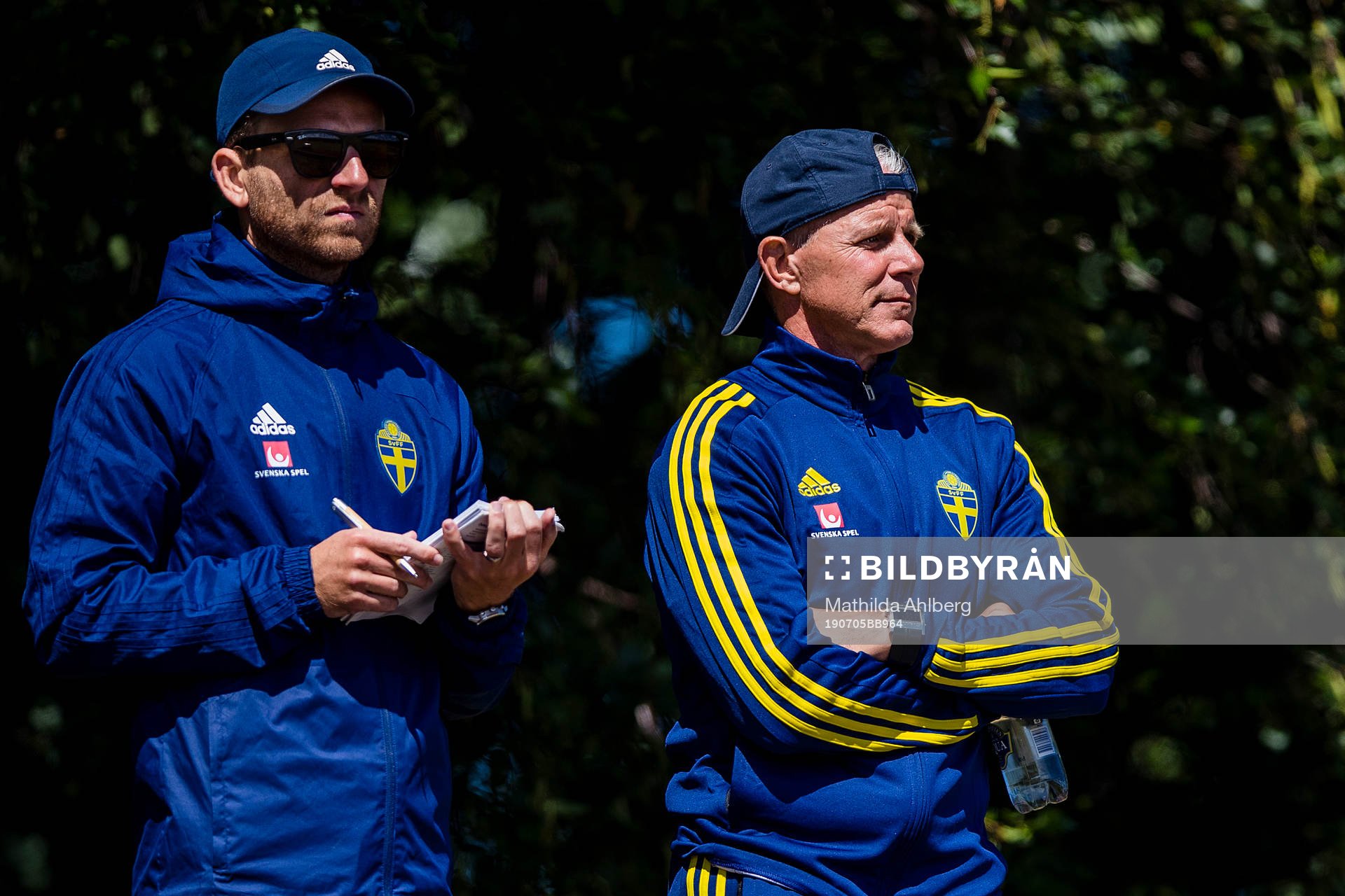 U21s förbundskapten Roland Nilsson (t.h)