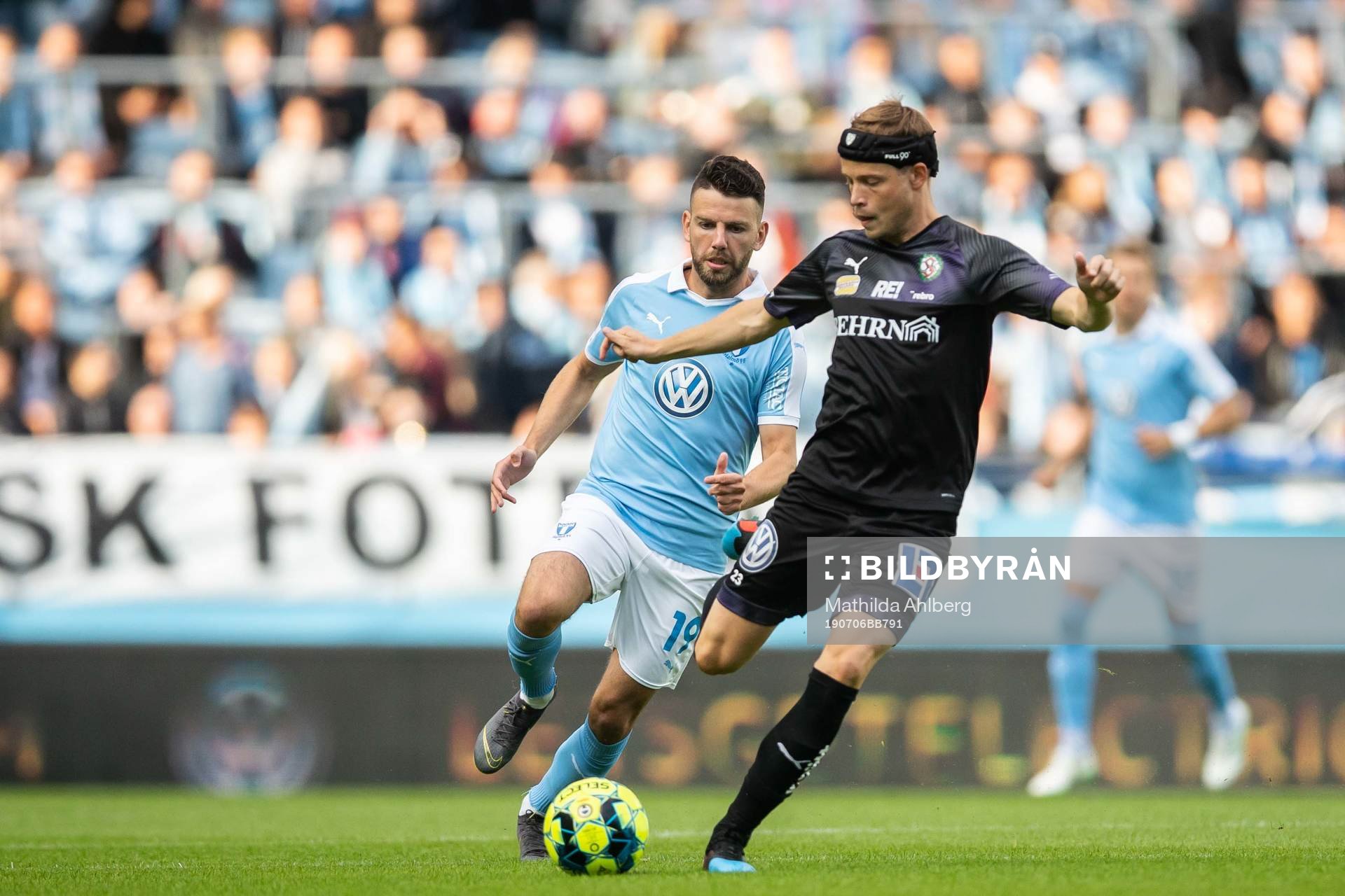 Malmö FFs Erdal Rakip och Örebros Daniel Björkman
