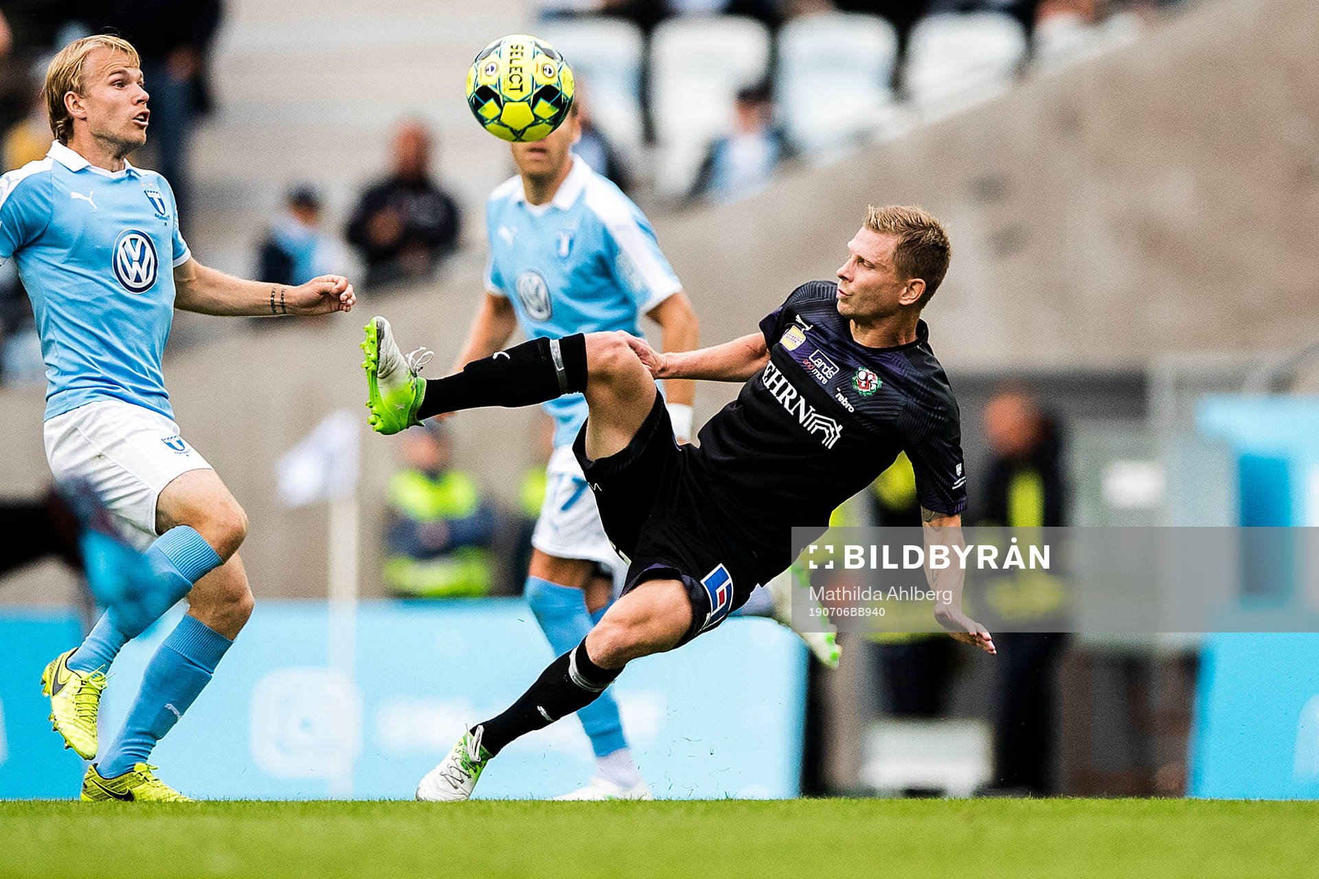 Malmö FFs Oscar Lewicki och Örebros Johan Bertilsson