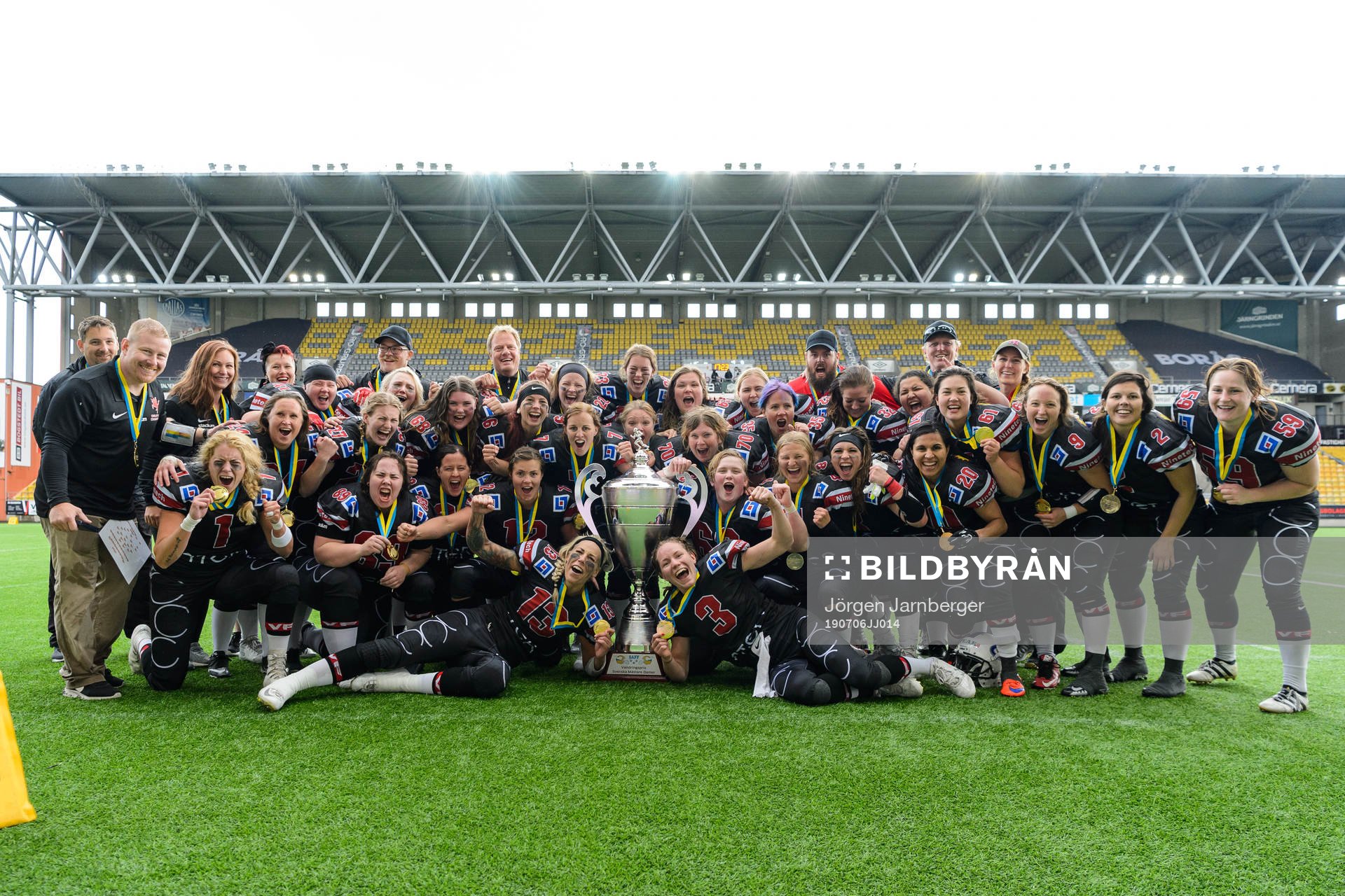 Svenska mästarna Carlstad Crusaders spelare jublar med