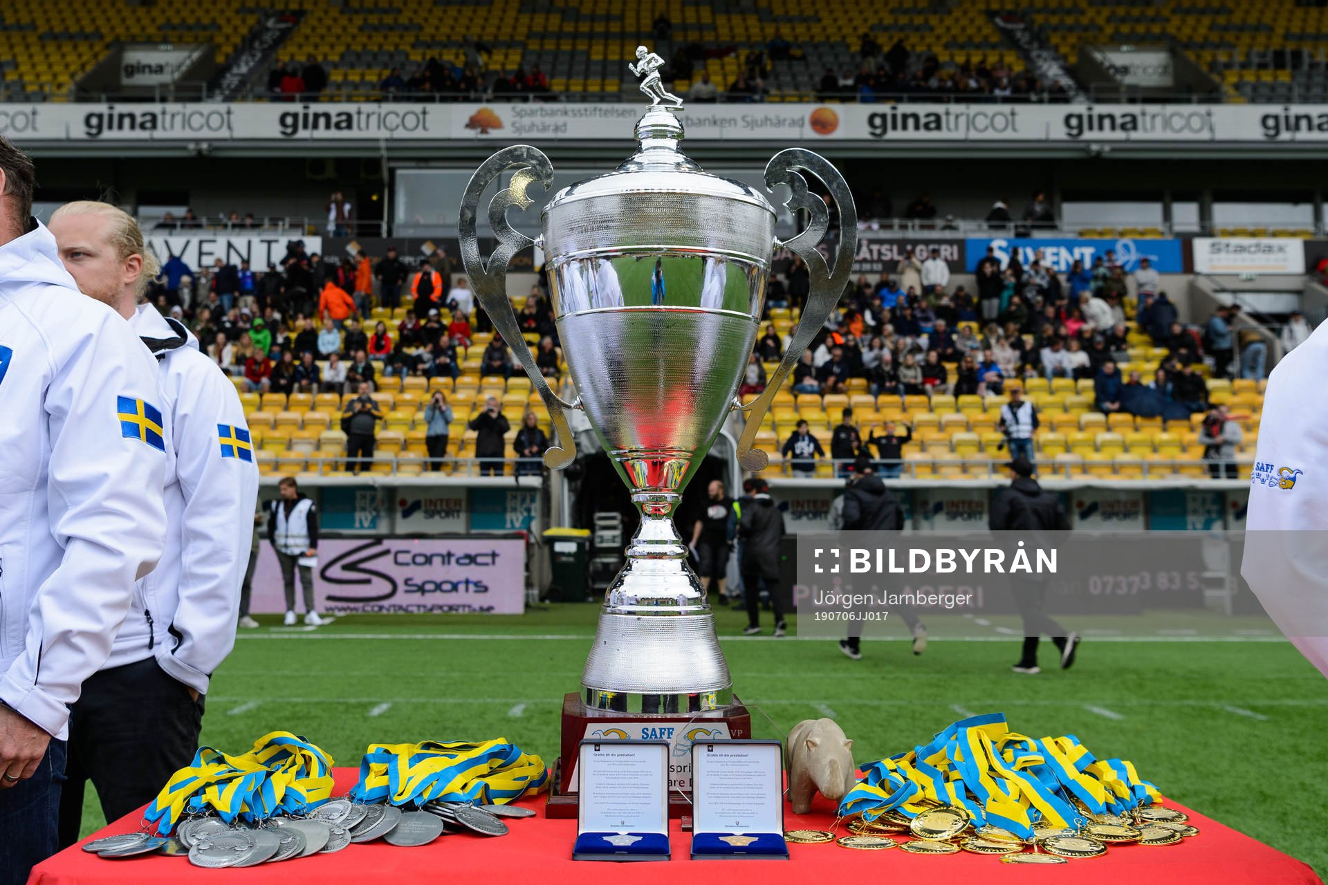 SM-pokalen med medaljerna