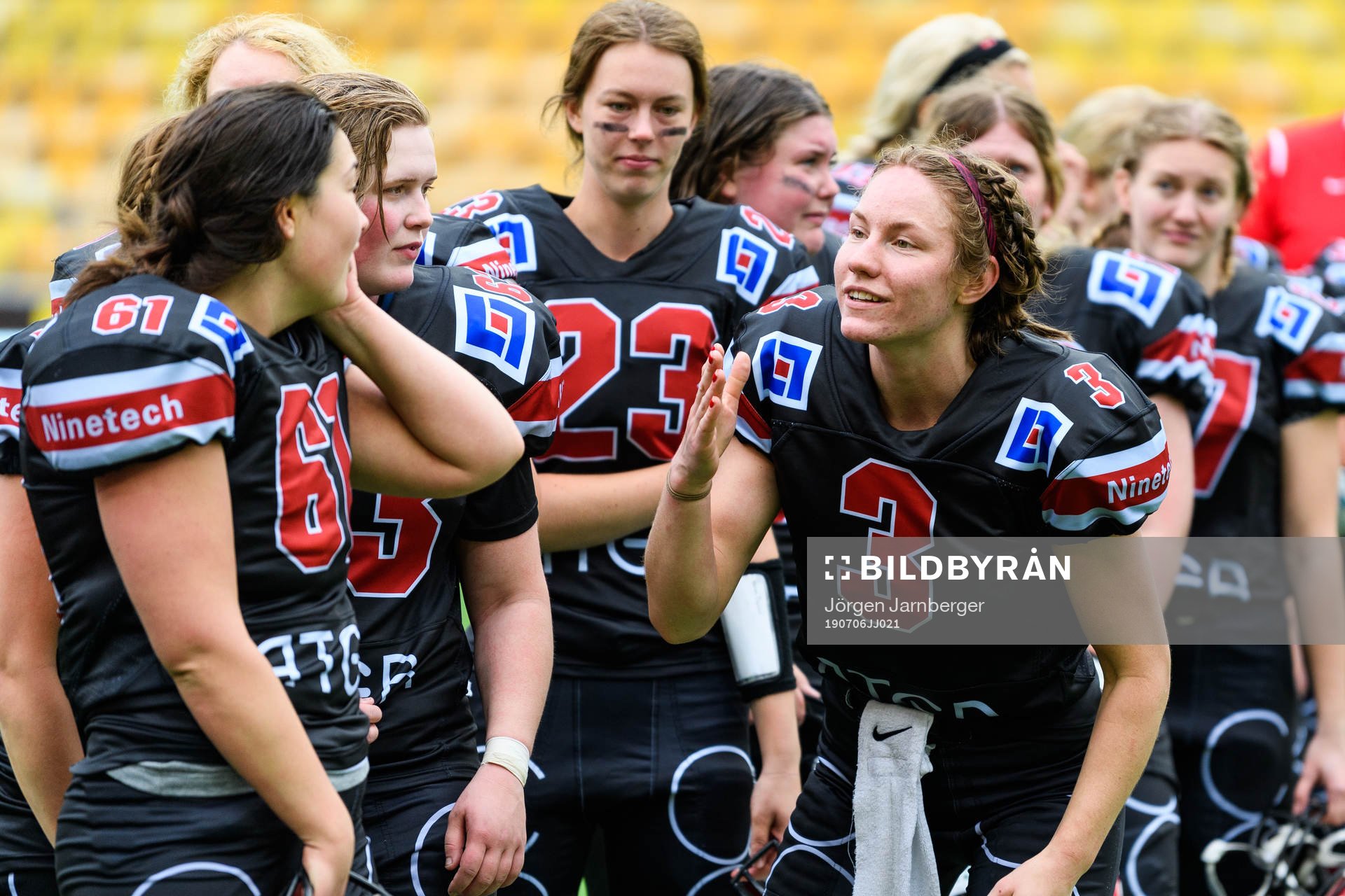 Carlstad Crusaders Moa Hansson jublar efter damernas SM-final i amerikansk fotboll mellan Carlstad Crusaders och Örebro Black Knights den 6 Juli 2019 i Borås.