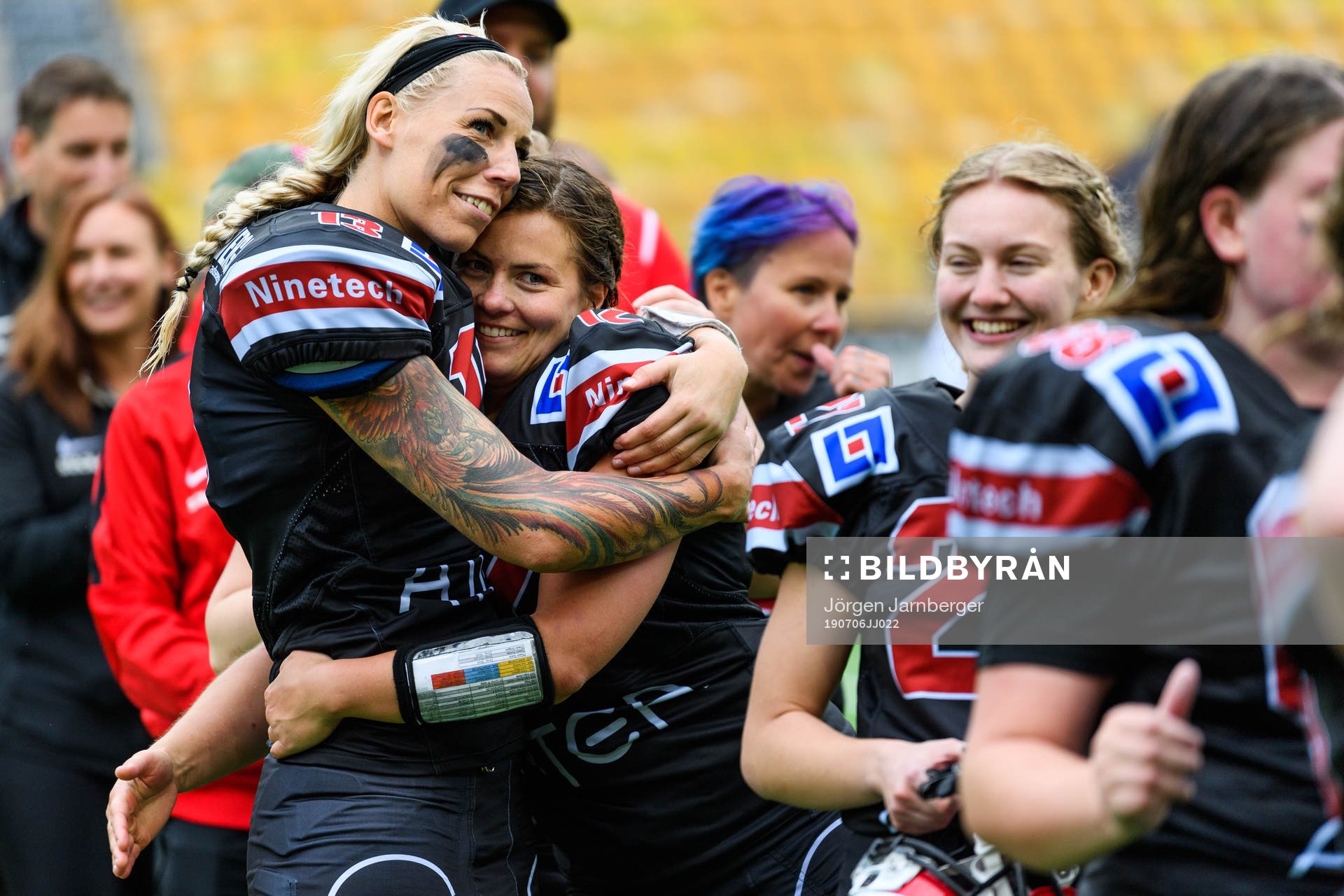 Carlstad Crusaders Linda Johansson och Karin Ullen jublar