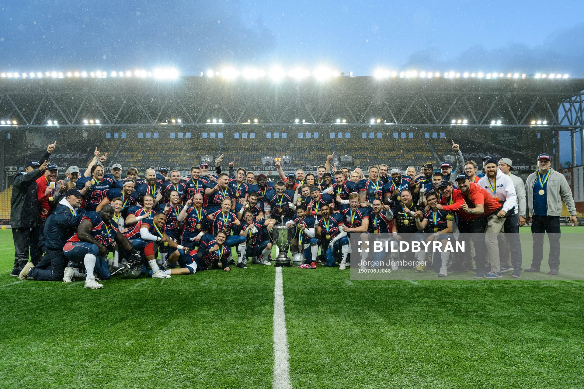 Svenska mästarna Stockholm Mean Machines spelare jublar