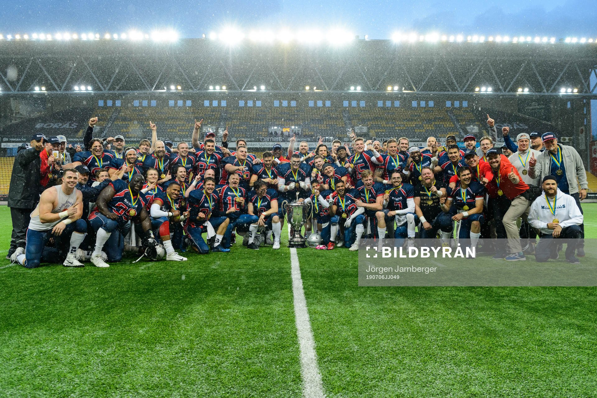 Svenska mästarna Stockholm Mean Machines spelare jublar
