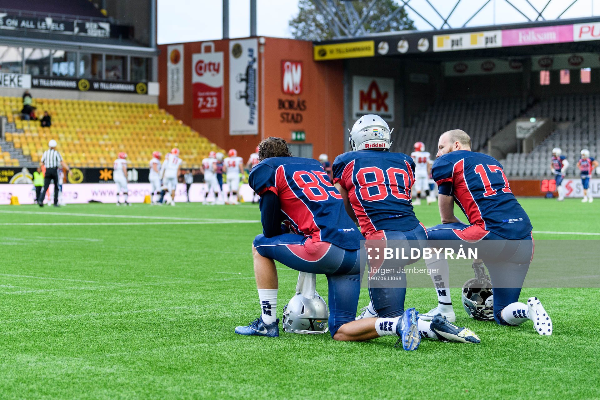 Stockholm Mean Machines Hans von Wachsman, Pär Lindelöf och Kevin Moore vid sidlinjen under av SM-finalen i amerikansk fotboll mellan Stockholm Mean Machines och Carlstad Crusaders den 6 Juli 2019 i Borås.