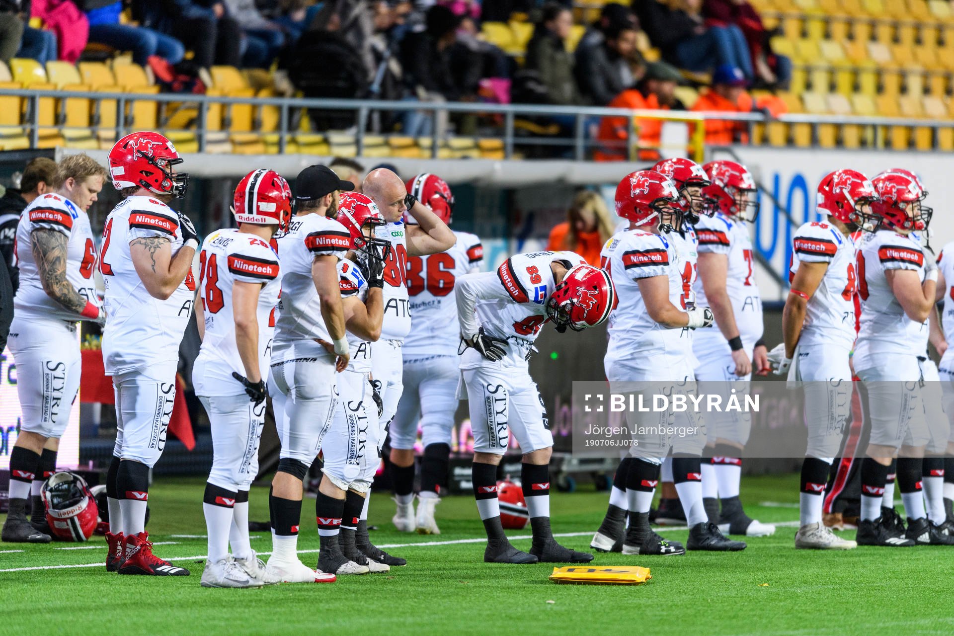 Carlstad Crusaders spelare deppar i slutet av SM-finalen i