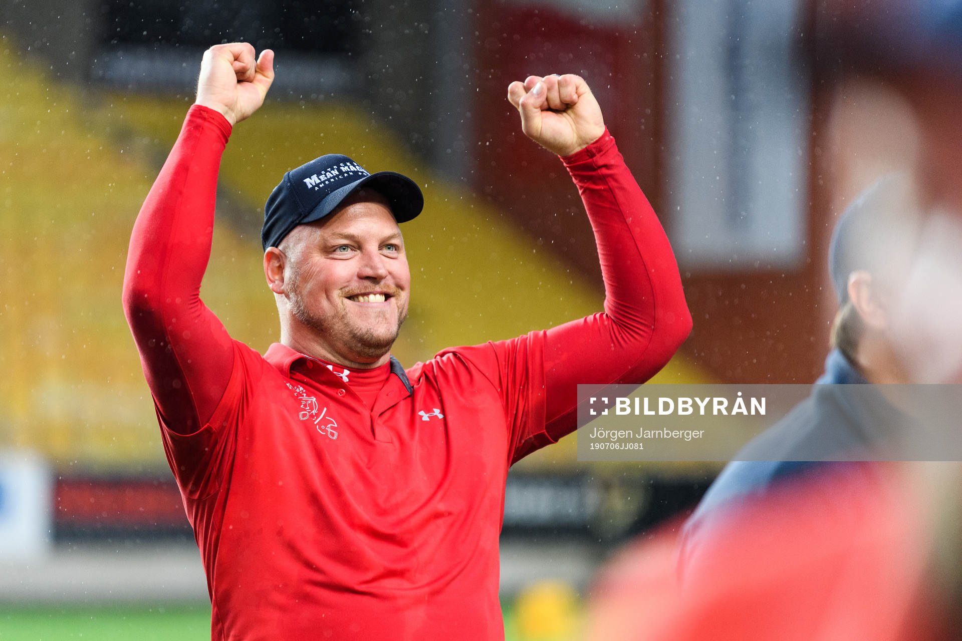 Stockholm Mean Machines head coach jublar efter av SM-finalen i amerikansk fotboll mellan Stockholm Mean Machines och Carlstad Crusaders den 6 Juli 2019 i Borås.