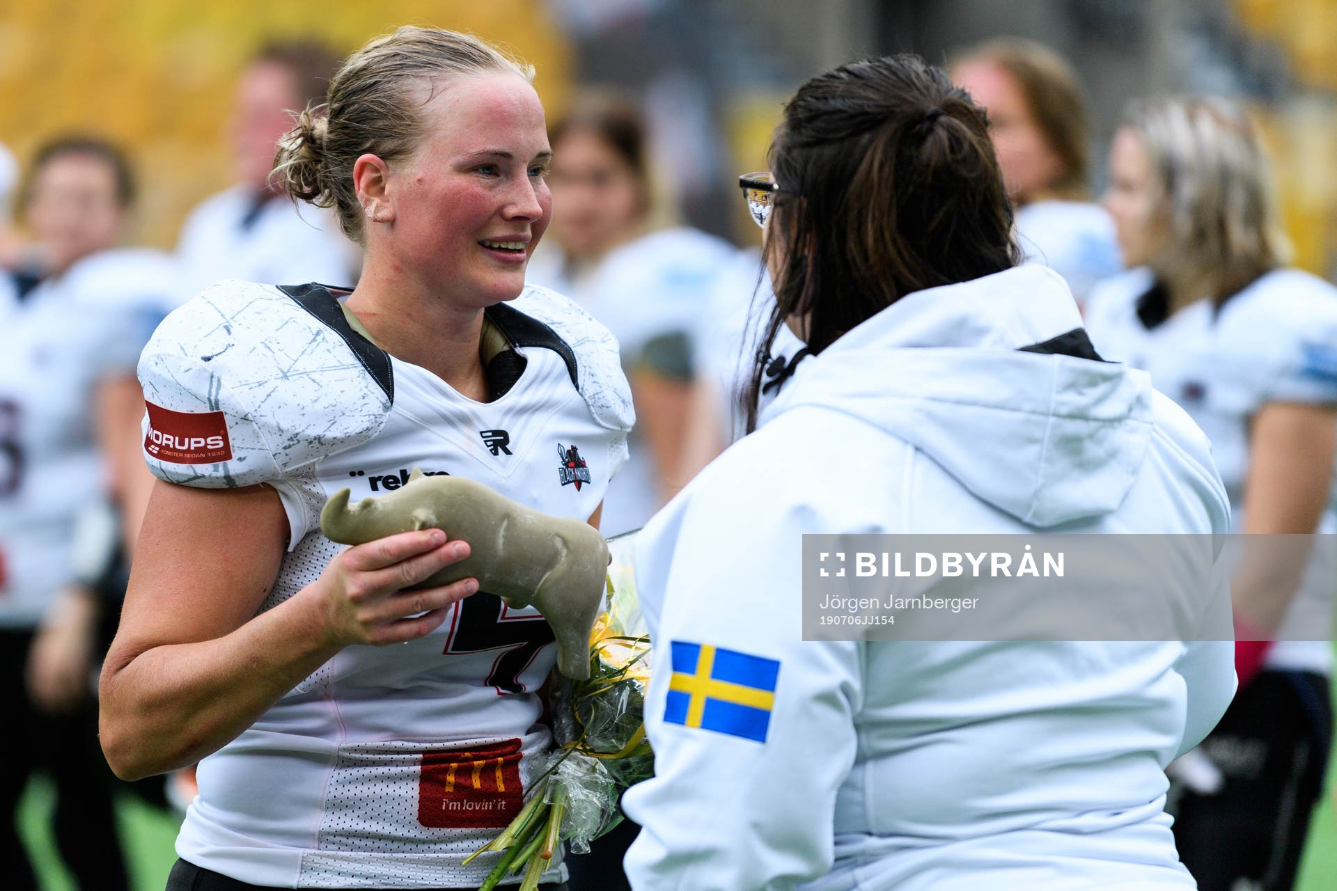 Örebro Black Knights Sara Lidner tar emot priset som MVP