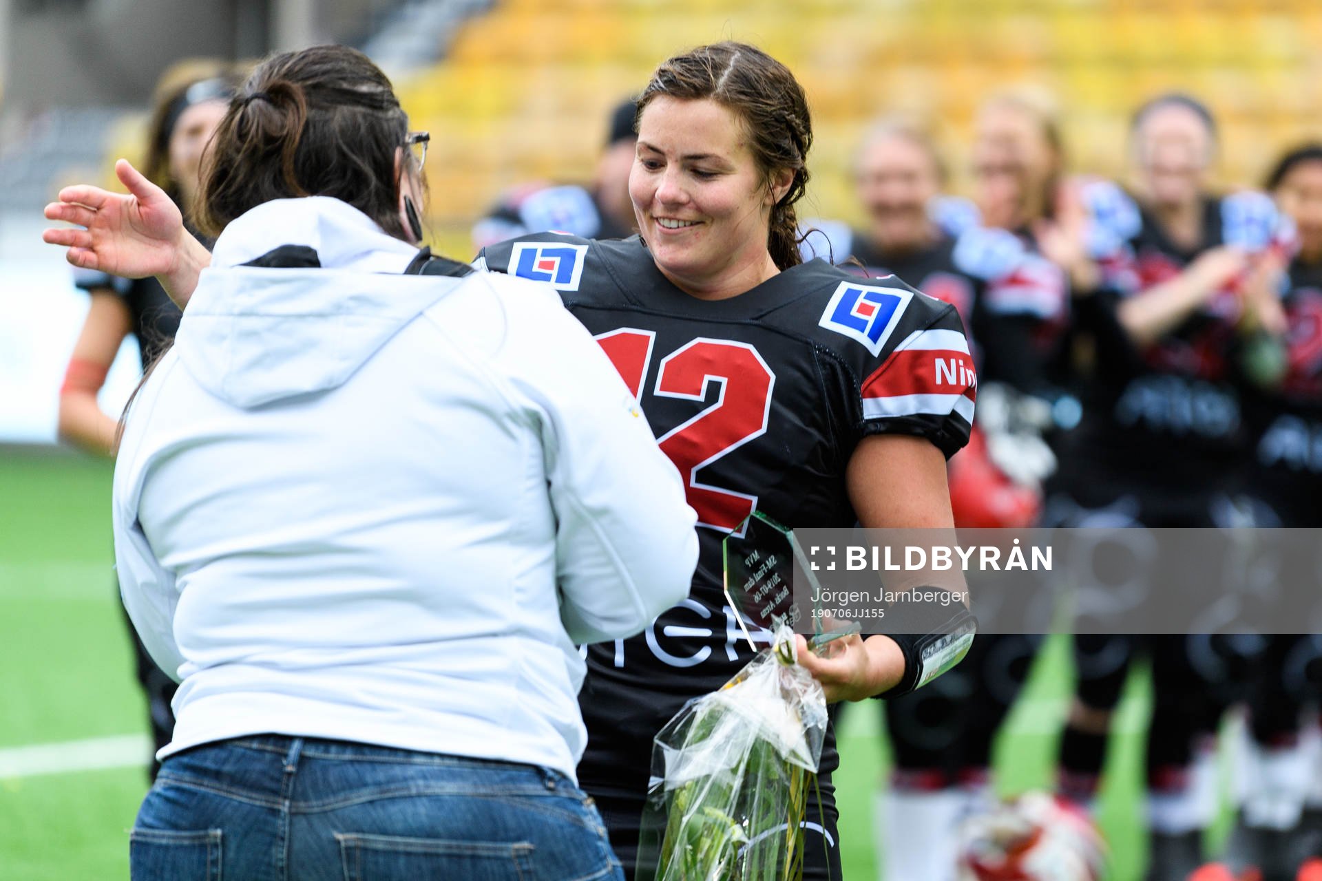 Carlstad Crusaders Karin Ullen tar emot priset som MVP