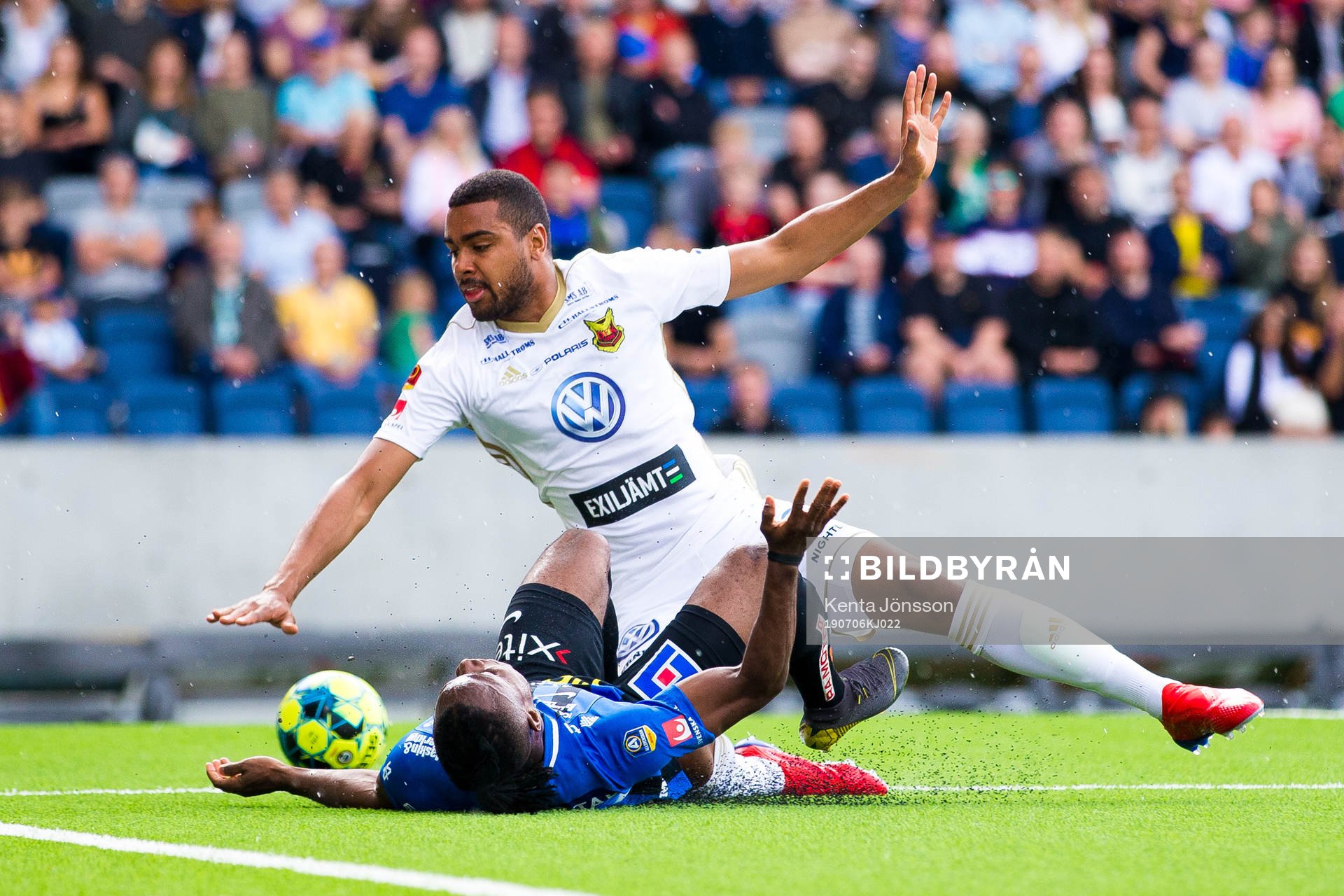 Sirius Henry Offia faller i en närkamp med Östersunds