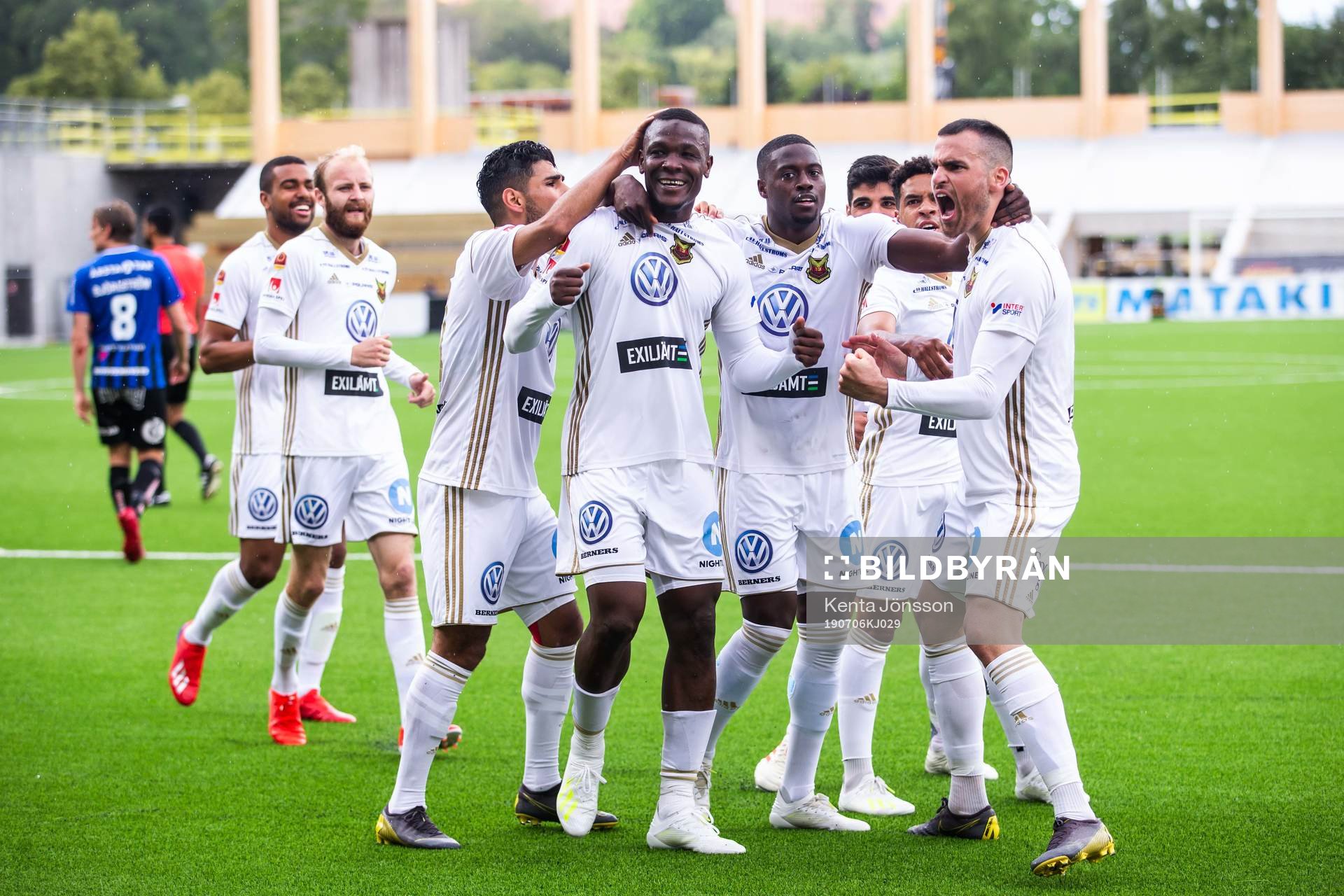Östersunds Alhaji Gero (m) jublar med Hosam Aiesh, Isak