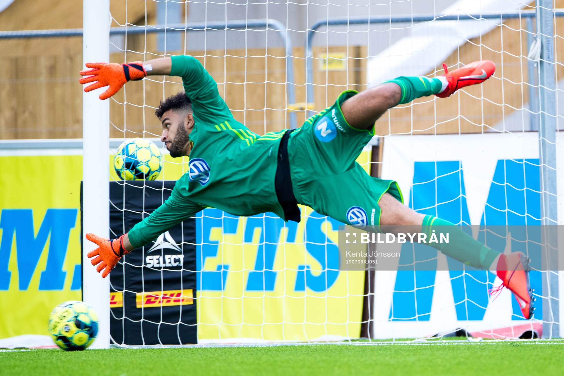 Sirius Sam Lundholm gör 1-1 på straff bakom Östersunds