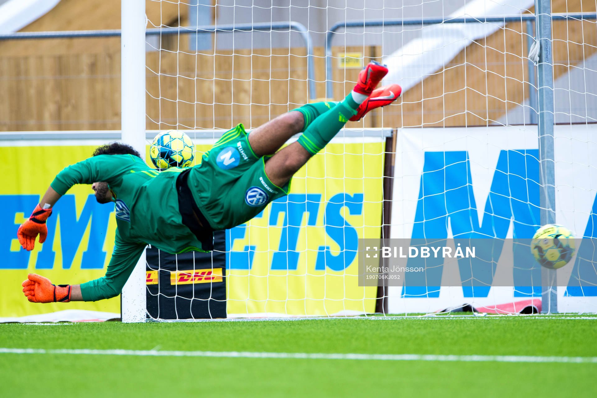 Sirius Sam Lundholm gör 1-1 på straff bakom Östersunds