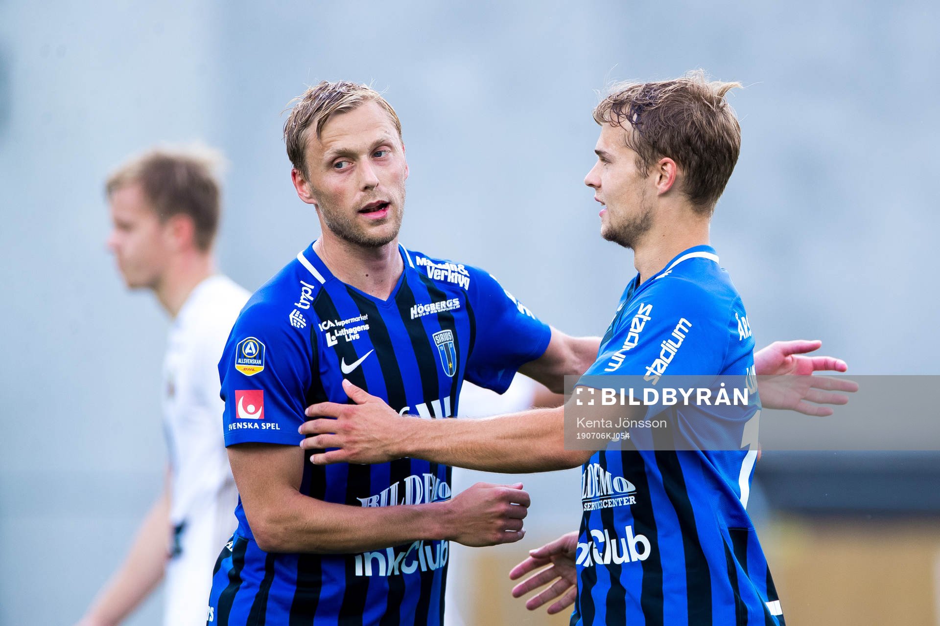 Sirius Christer Gustafsson jublar med Sam Lundholm