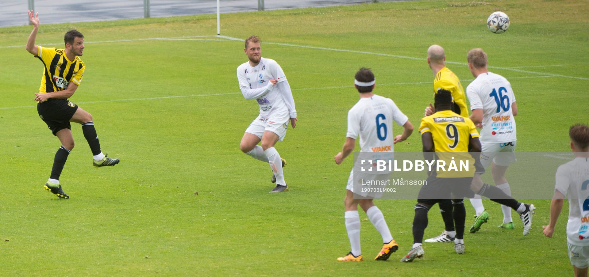  IFK Hässleholms Egzon Ademi skjuter mot Berga-måleti matchen i division 2 mellan IFK Hässleholm och IFK Berga i Hässleholm 6 juli 2019.  
