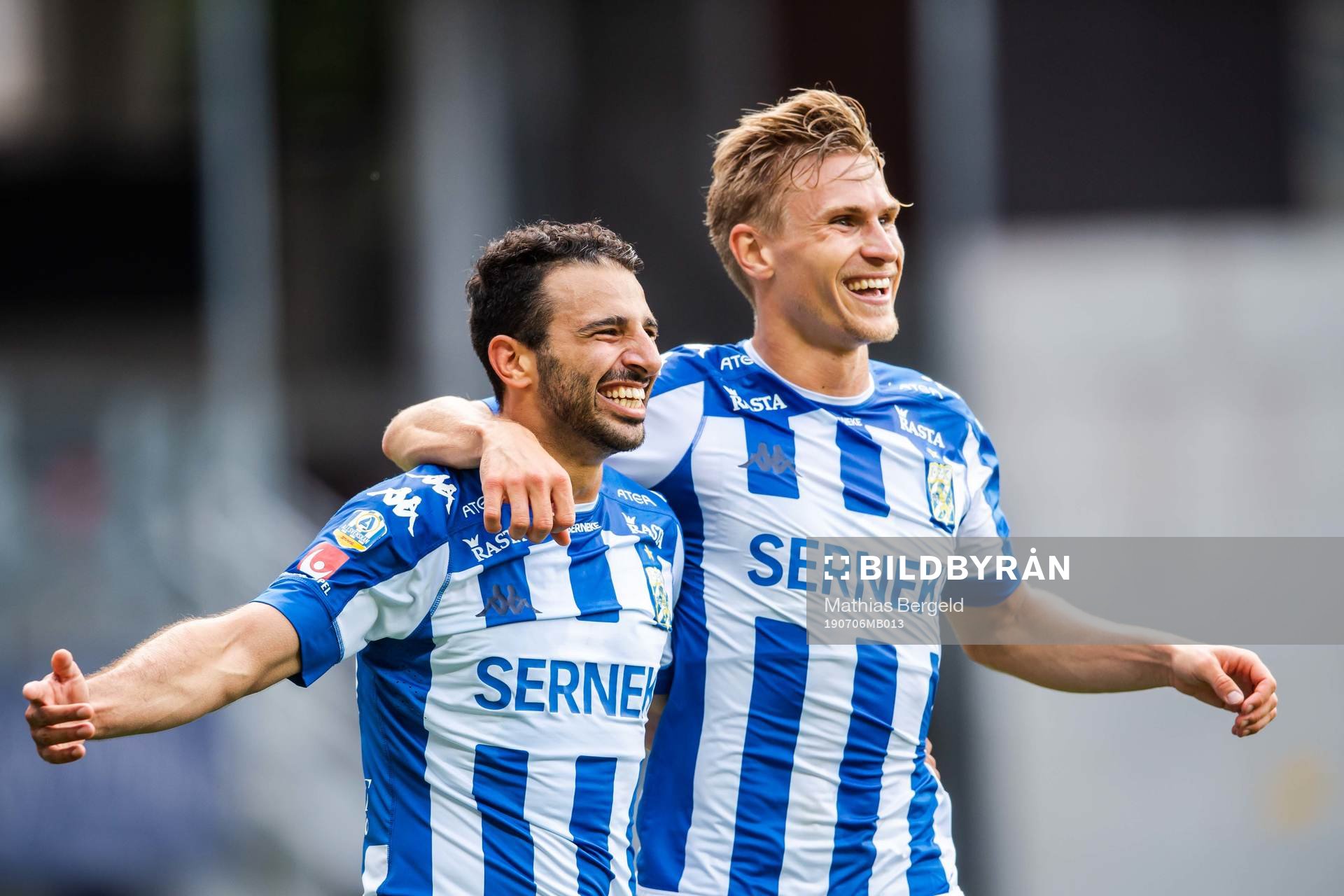 IFK Göteborgs André Calisir jublar med Carl Starfelt