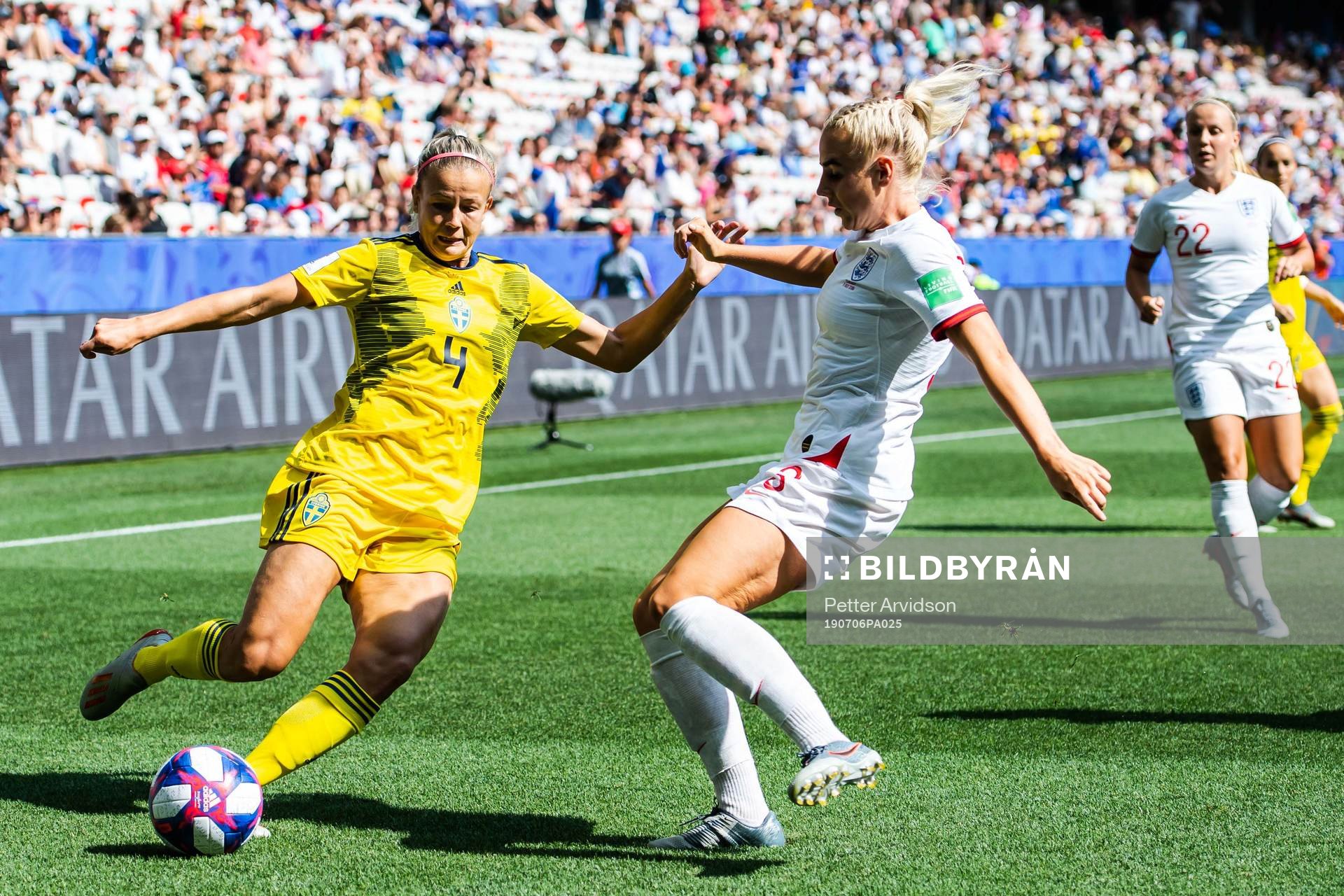 Hanna Glas of Sweden and Alex Greenwood of England
