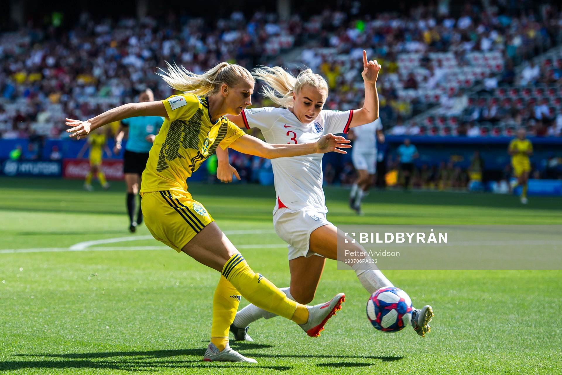 Sofia Jakobsson of Sweden and Alex Greenwood of England