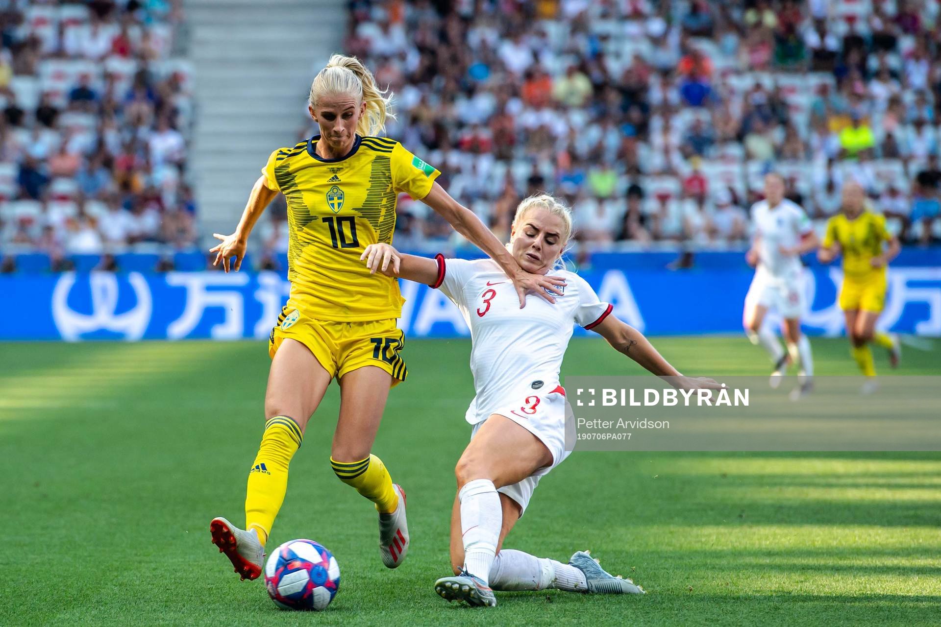 Sofia Jakobsson of Sweden and Alex Greenwood of England