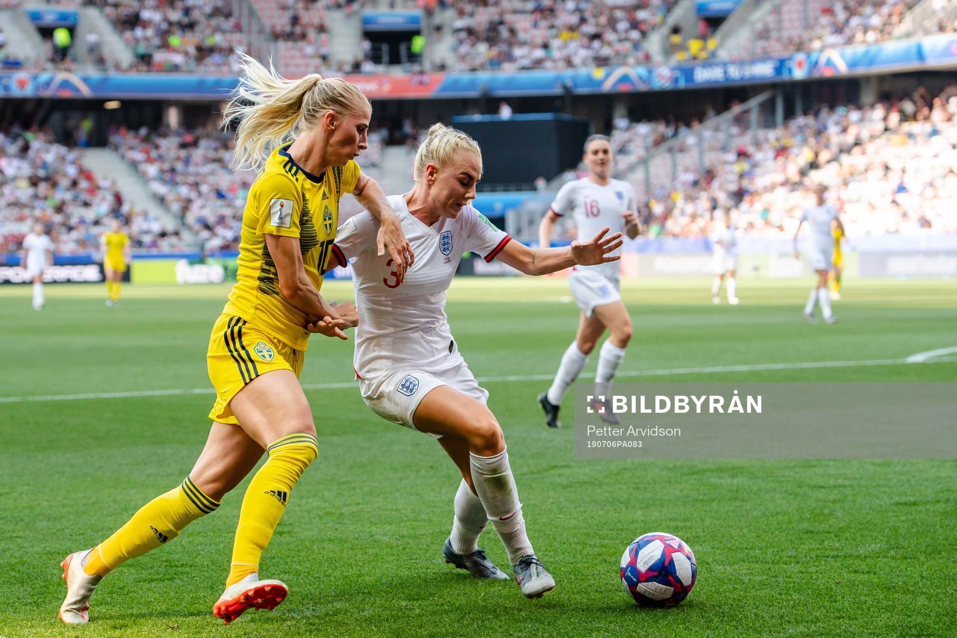 Sofia Jakobsson of Sweden and Alex Greenwood of England