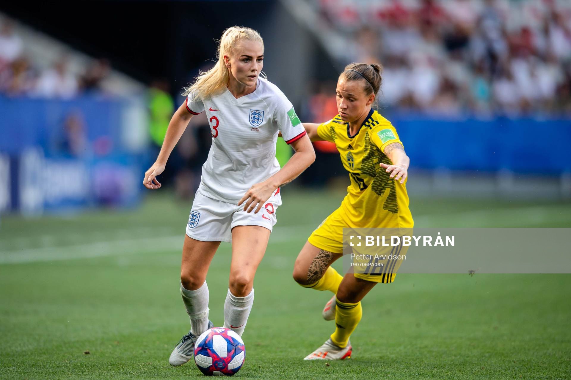 Alex Greenwood of England and Julia Zigiotti Olme of Sweden