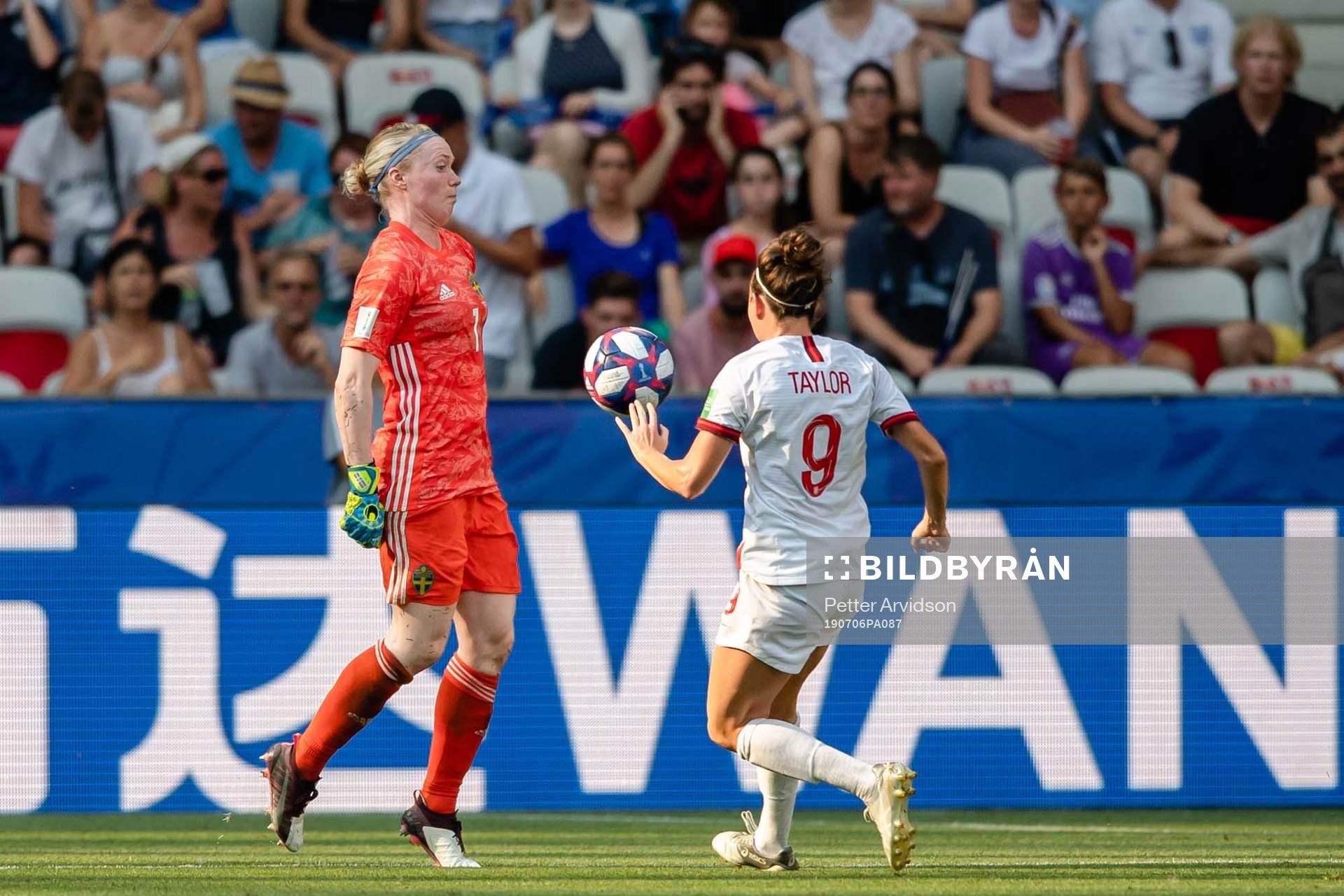 Goalkeeper Hedvig Lindahl of Sweden and Jodie Taylor of England during the FIFA Women's World Cup bronze medal game between England and Sweden on July 6, 2019 in Nice.