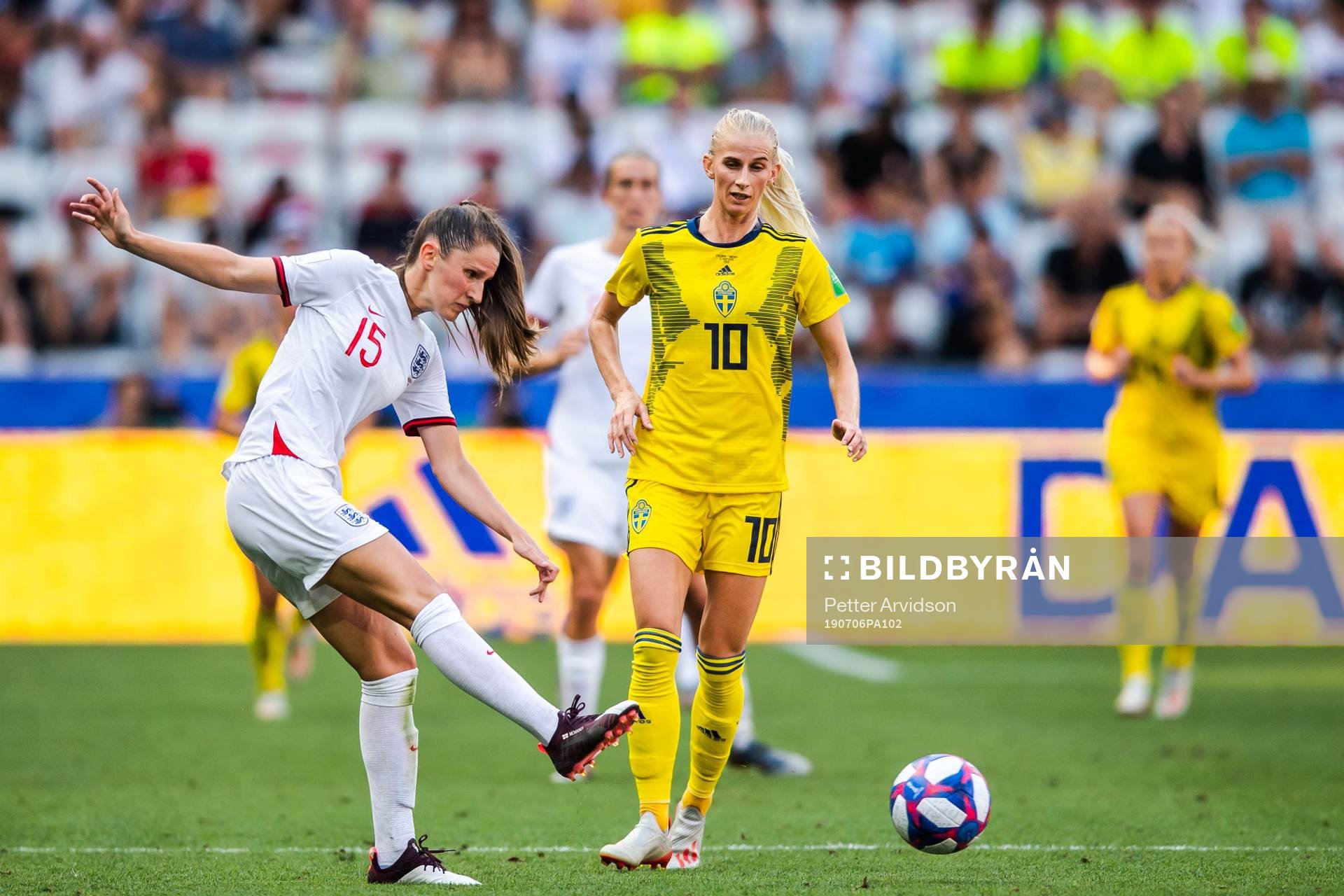 Abbie Mcmanus of England and Sofia Jakobsson of Sweden