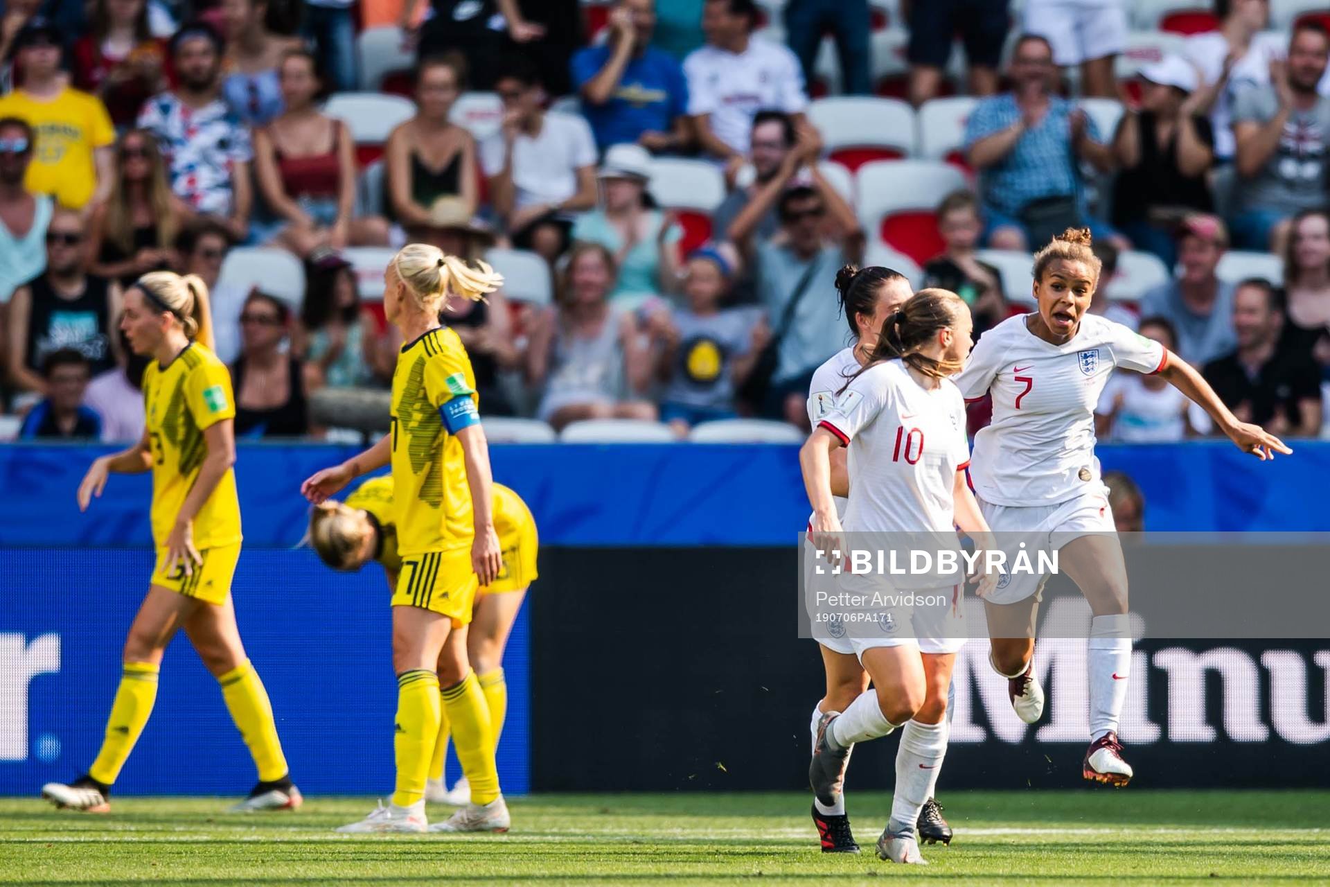 Fran Kirby and Nikita Parris of England celebrate
