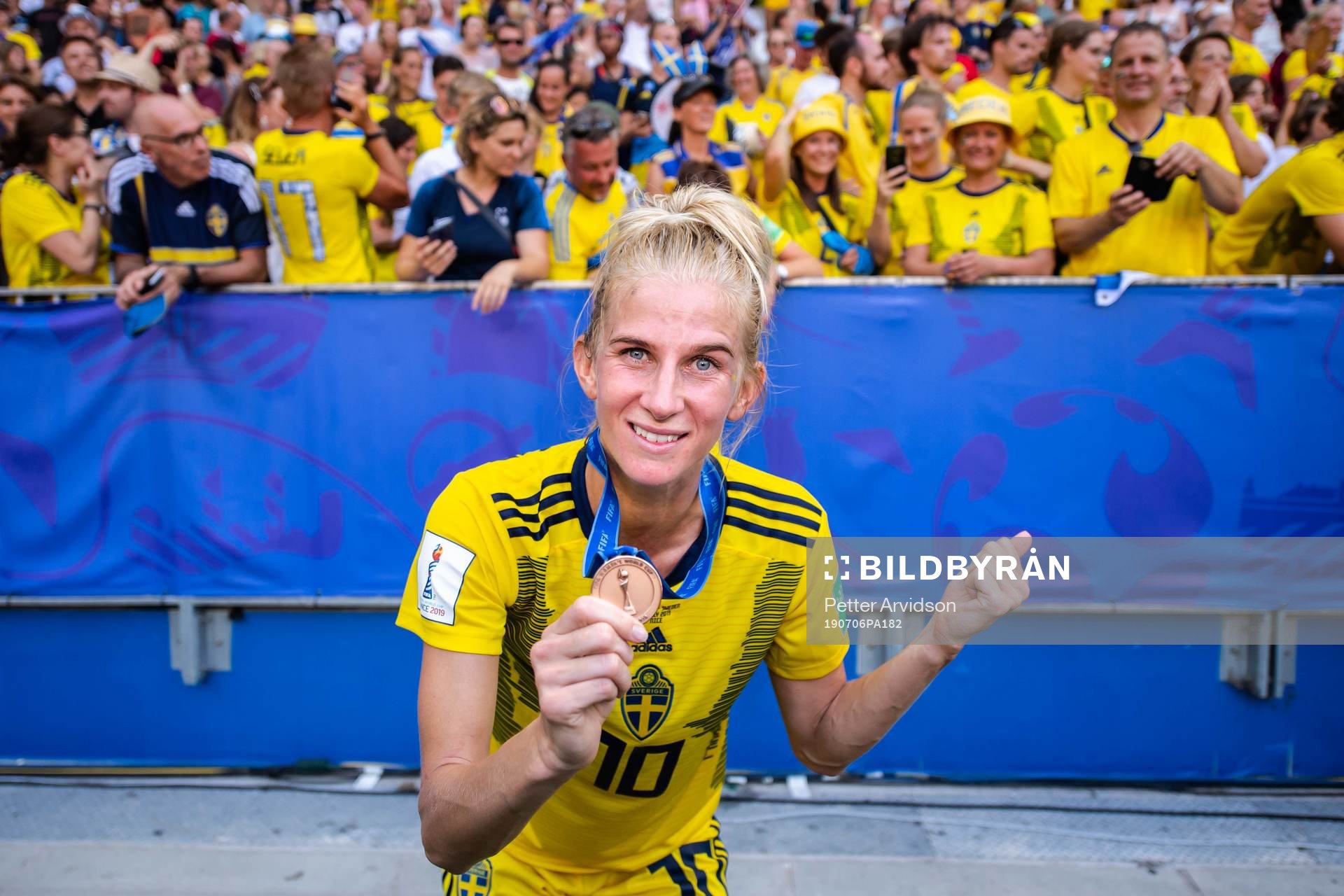 Sofia Jakobsson of Sweden celebrate with her bronze medal