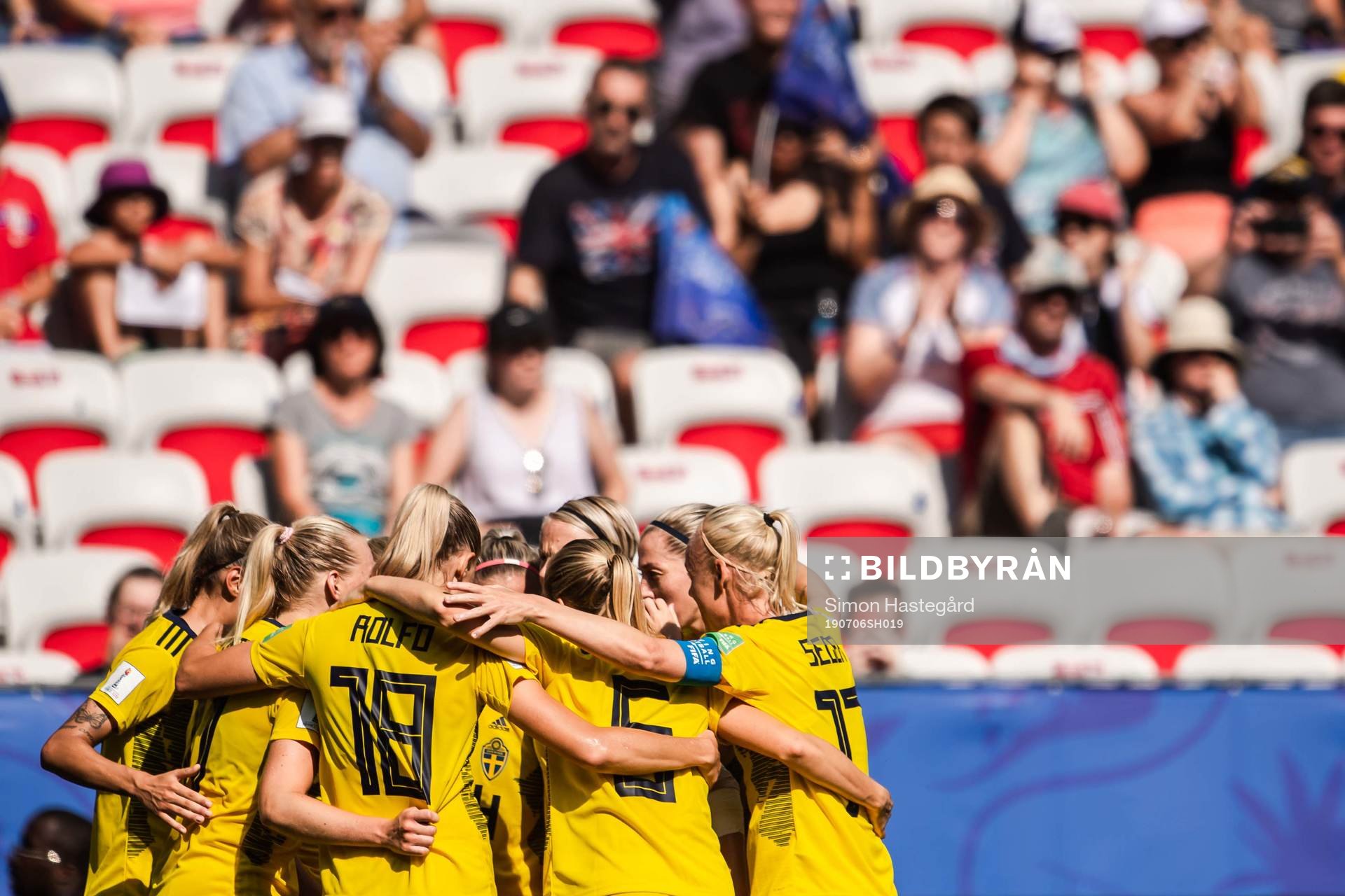 Kosovare Asllani of Sweden celebrate with teammates