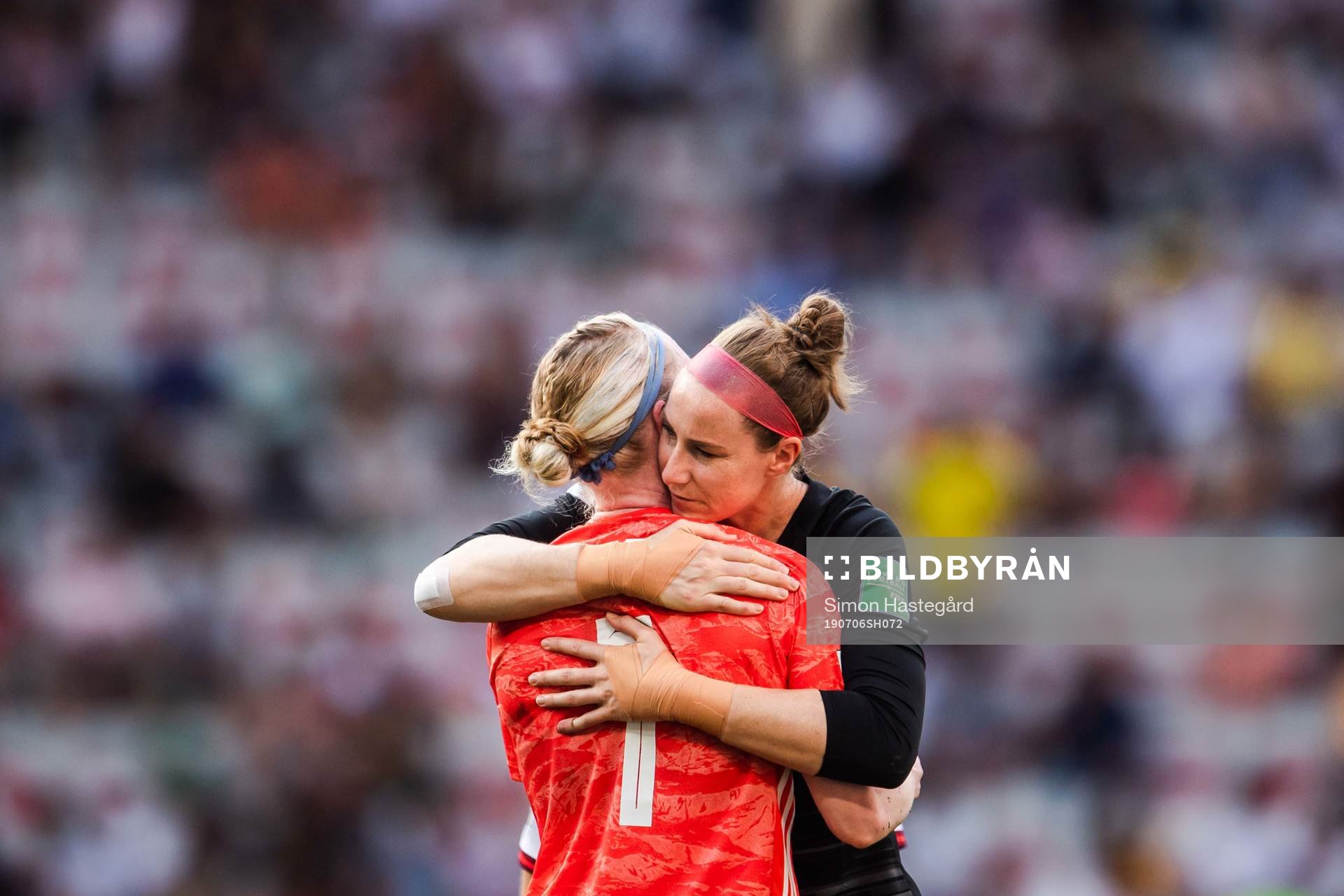 Goalkeeper Hedvig Lindahl of Sweden and goalkeeper Karen