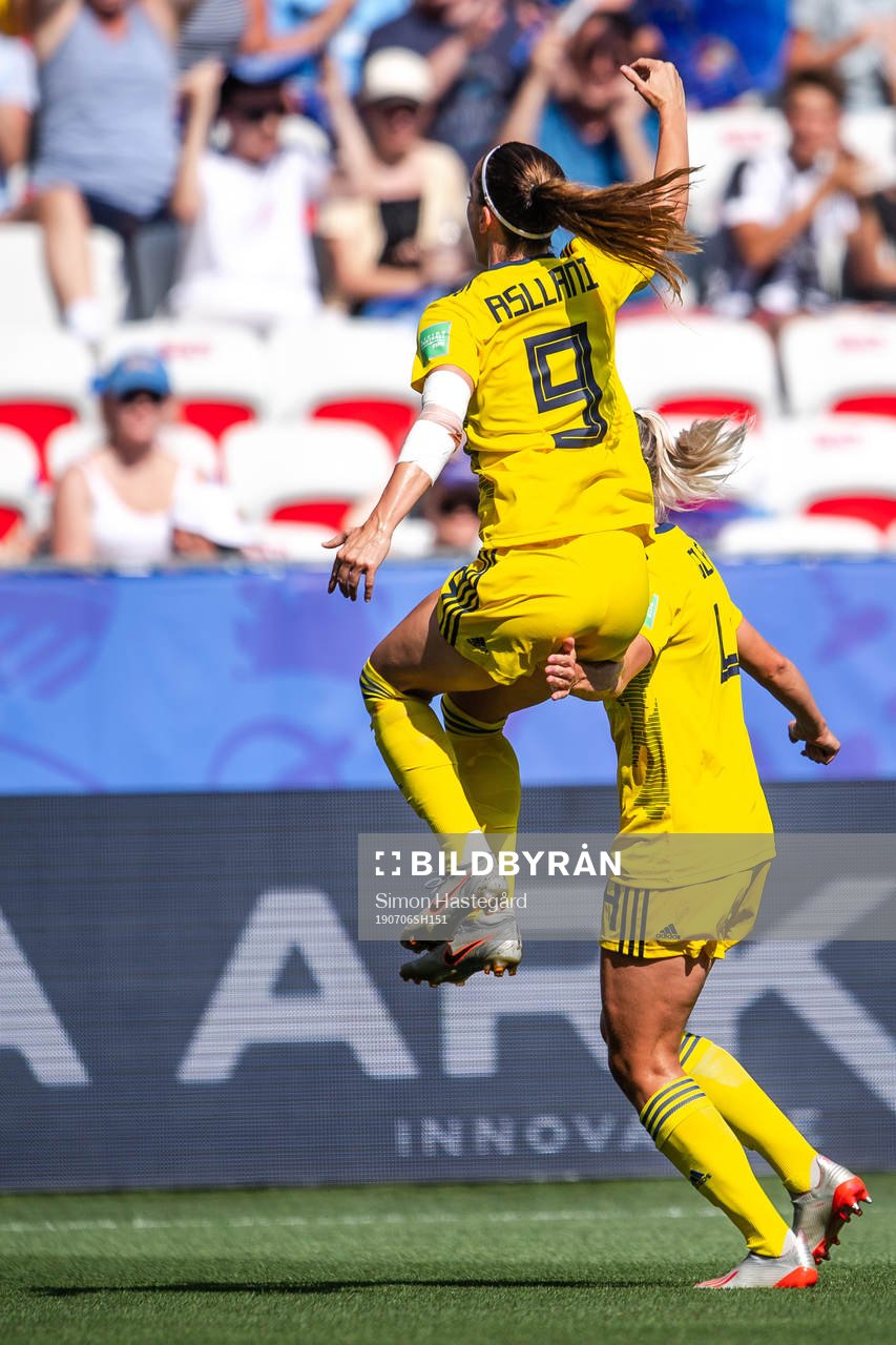 Kosovare Asllani and Hanna Glas of Sweden celebrate the 0-1