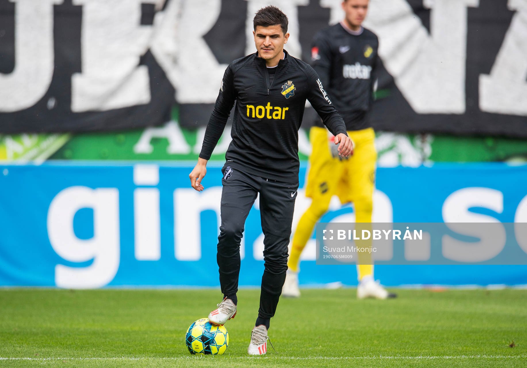 s Tarik Elyounoussi