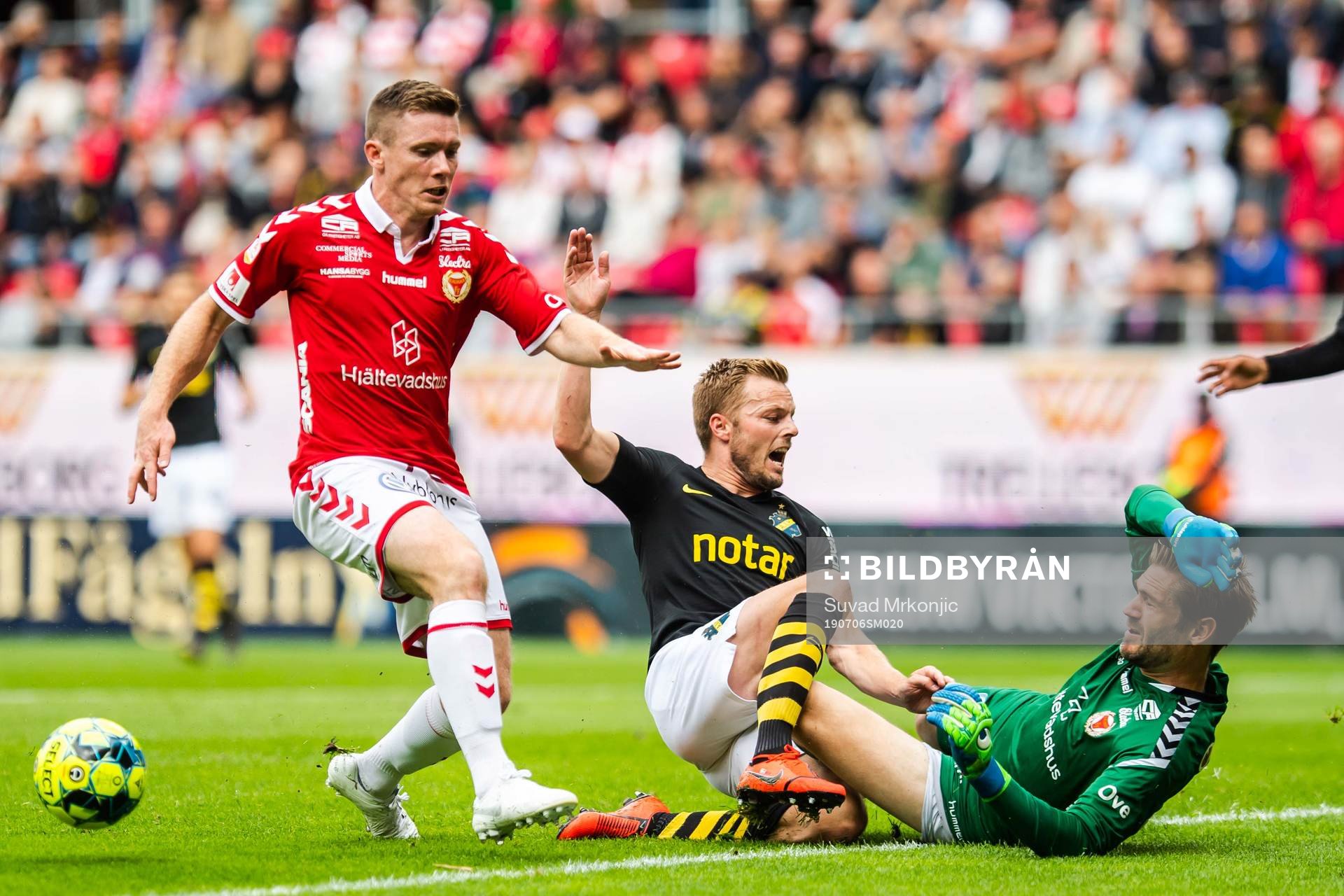 s Sebastian Larsson mot Kalmars Victor Agardius och